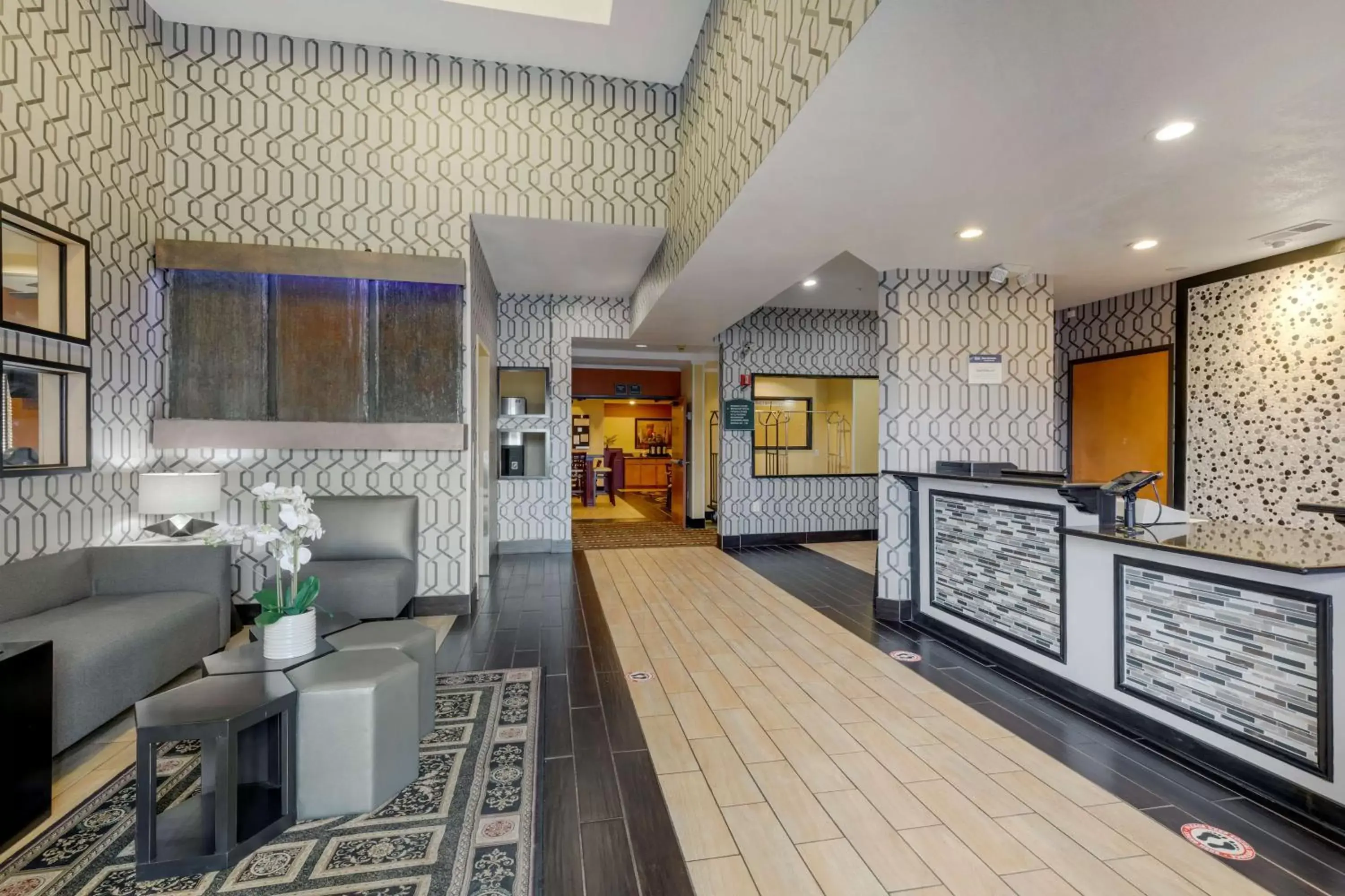 Lobby or reception in Best Western PLUS Rockwall Inn & Suites