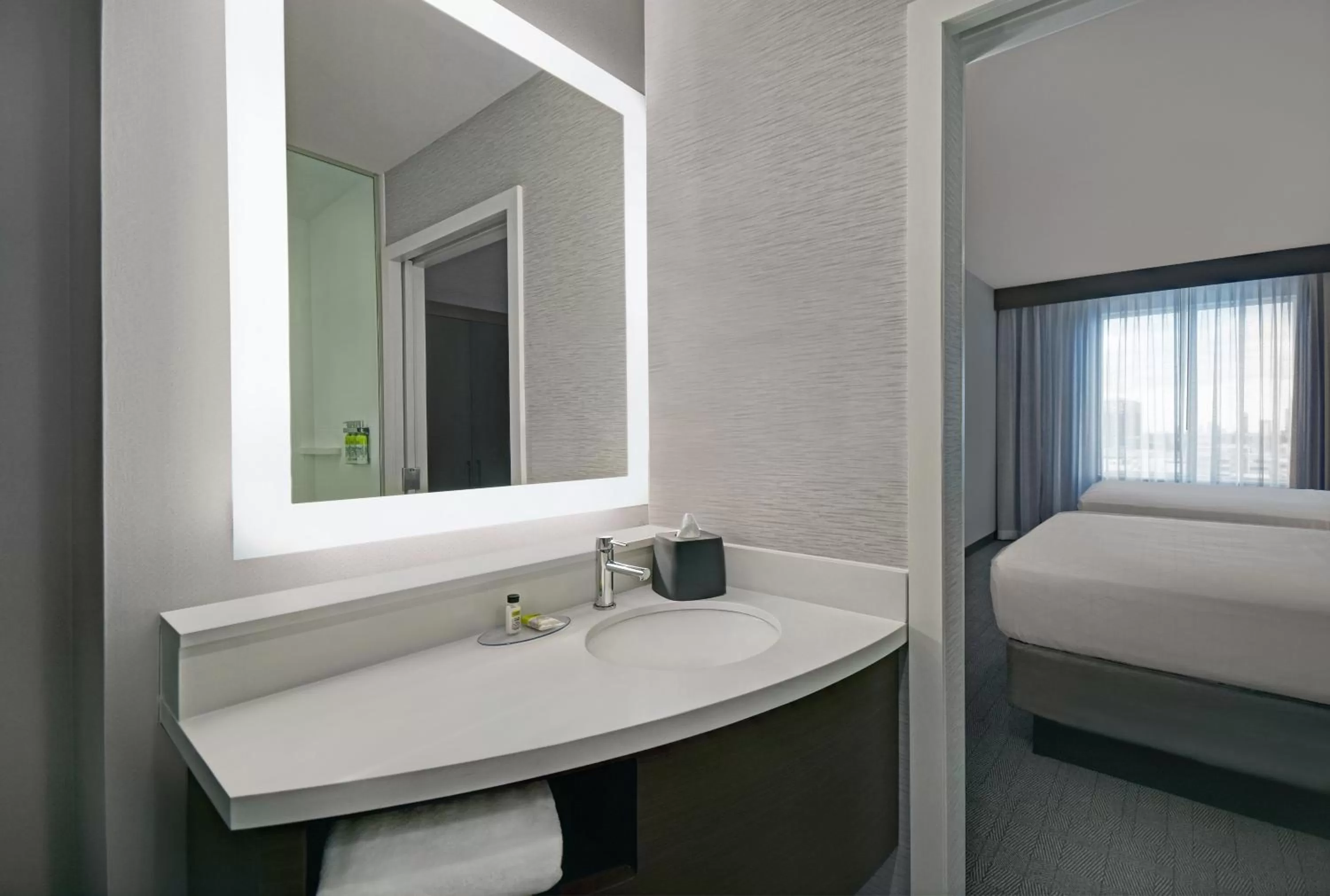 Bathroom, Bed in Staybridge Suites - Houston - Galleria Area by IHG
