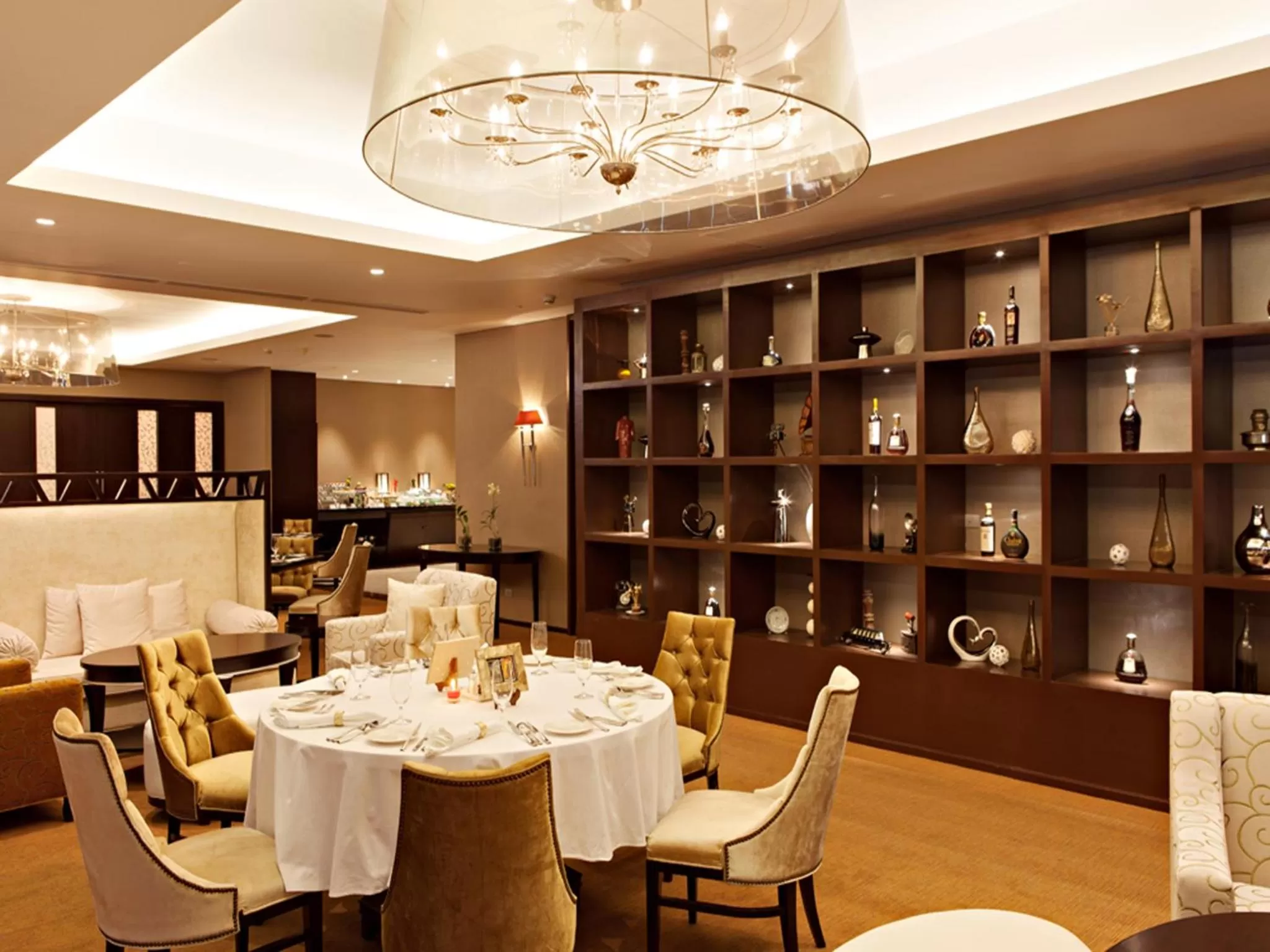 Restaurant/places to eat in Joy Nostalg Hotel and Suites Manila Managed by The Ascott Limited