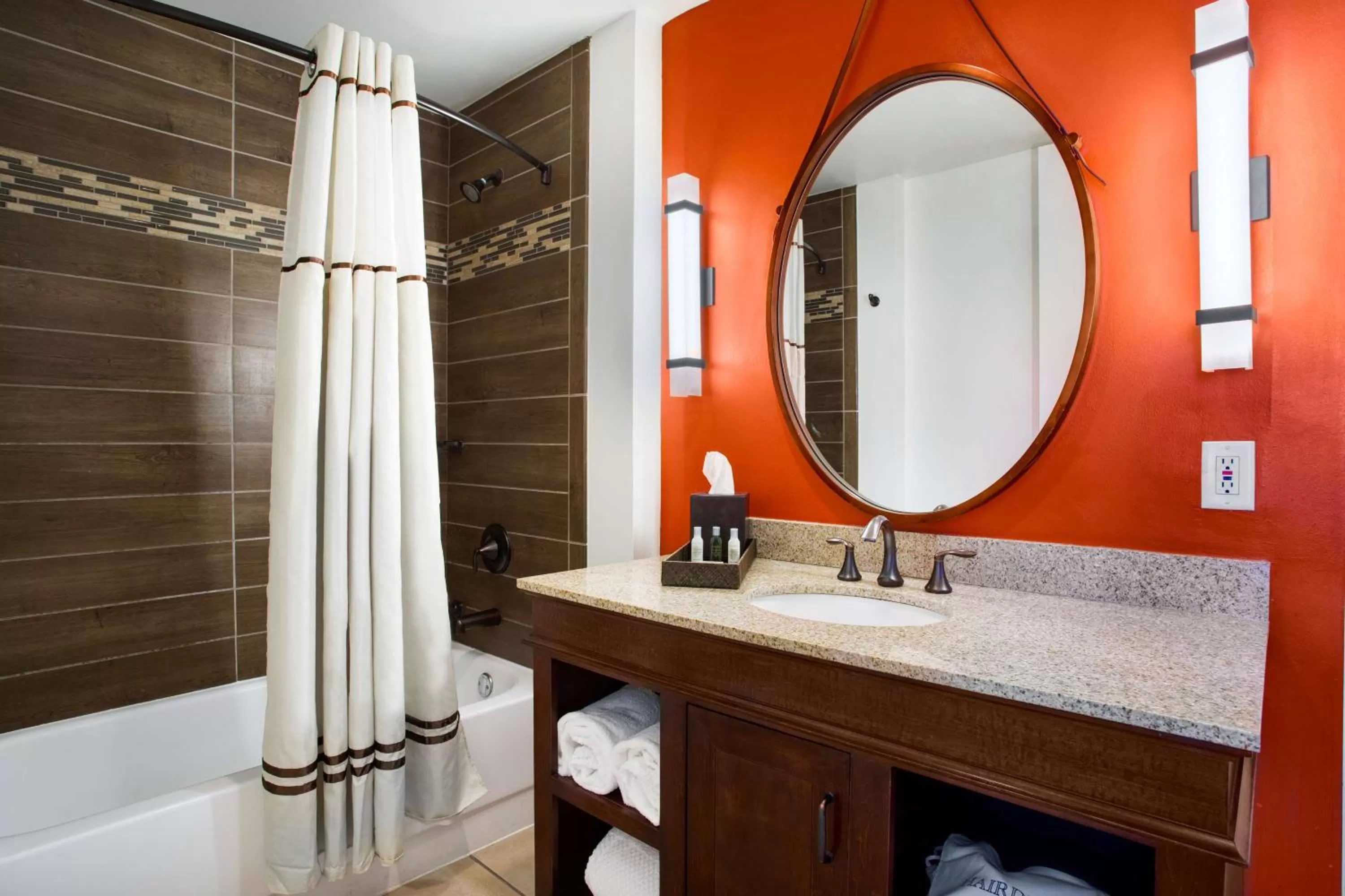 Bathroom in The Emily Morgan Hotel - A DoubleTree by Hilton