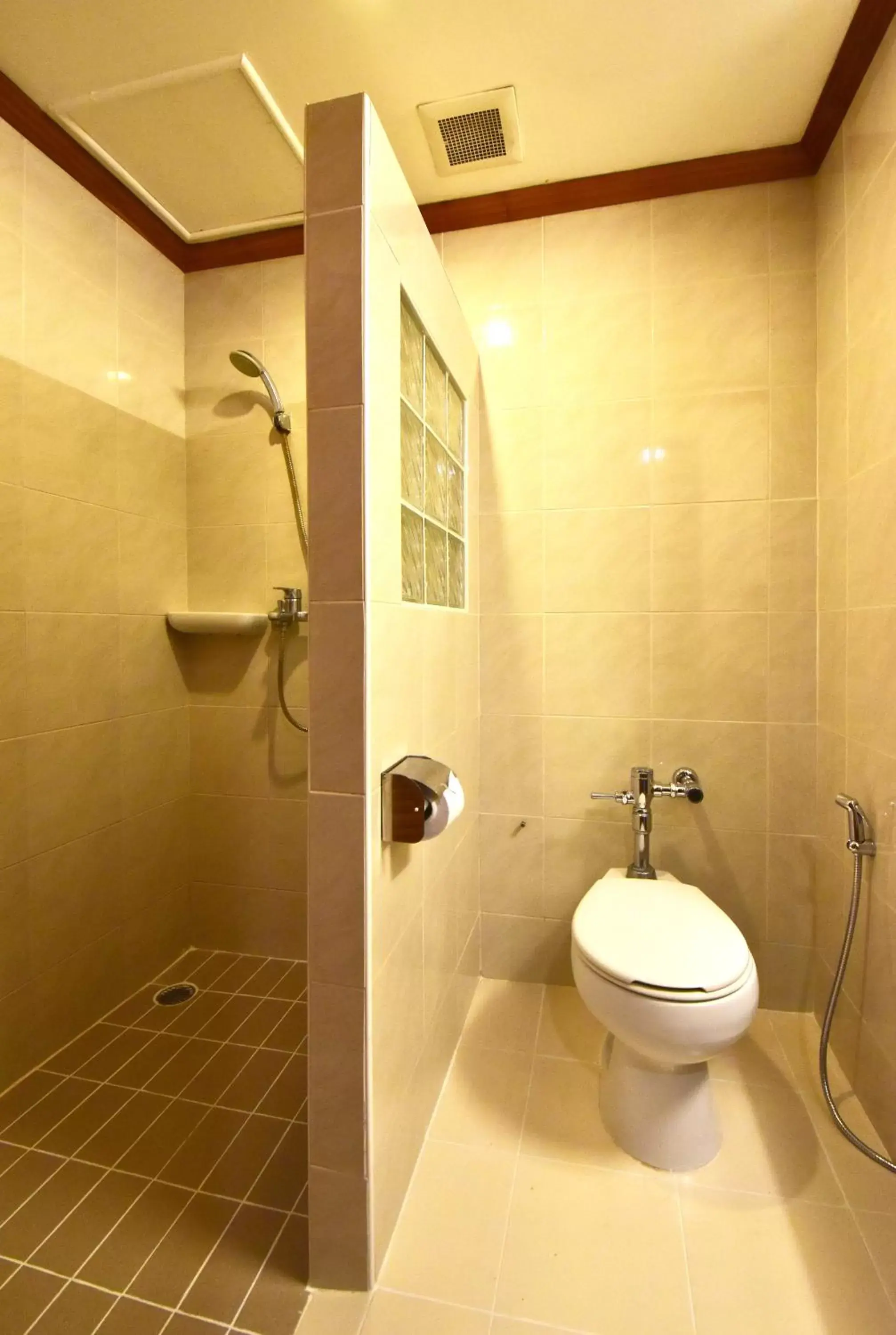 Bathroom in Dynasty Inn Pattaya