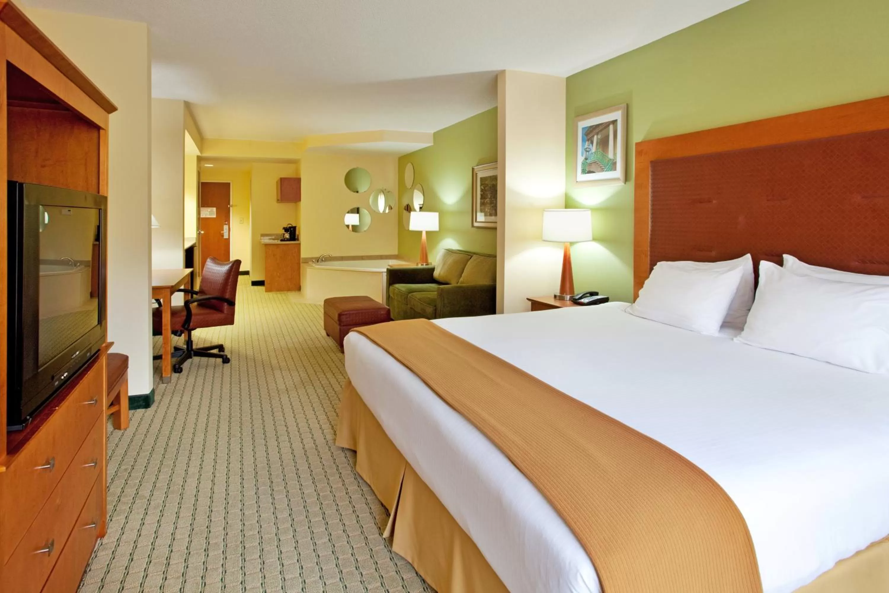 Photo of the whole room, Bed in Holiday Inn Express Hotel & Suites Charleston - North by IHG