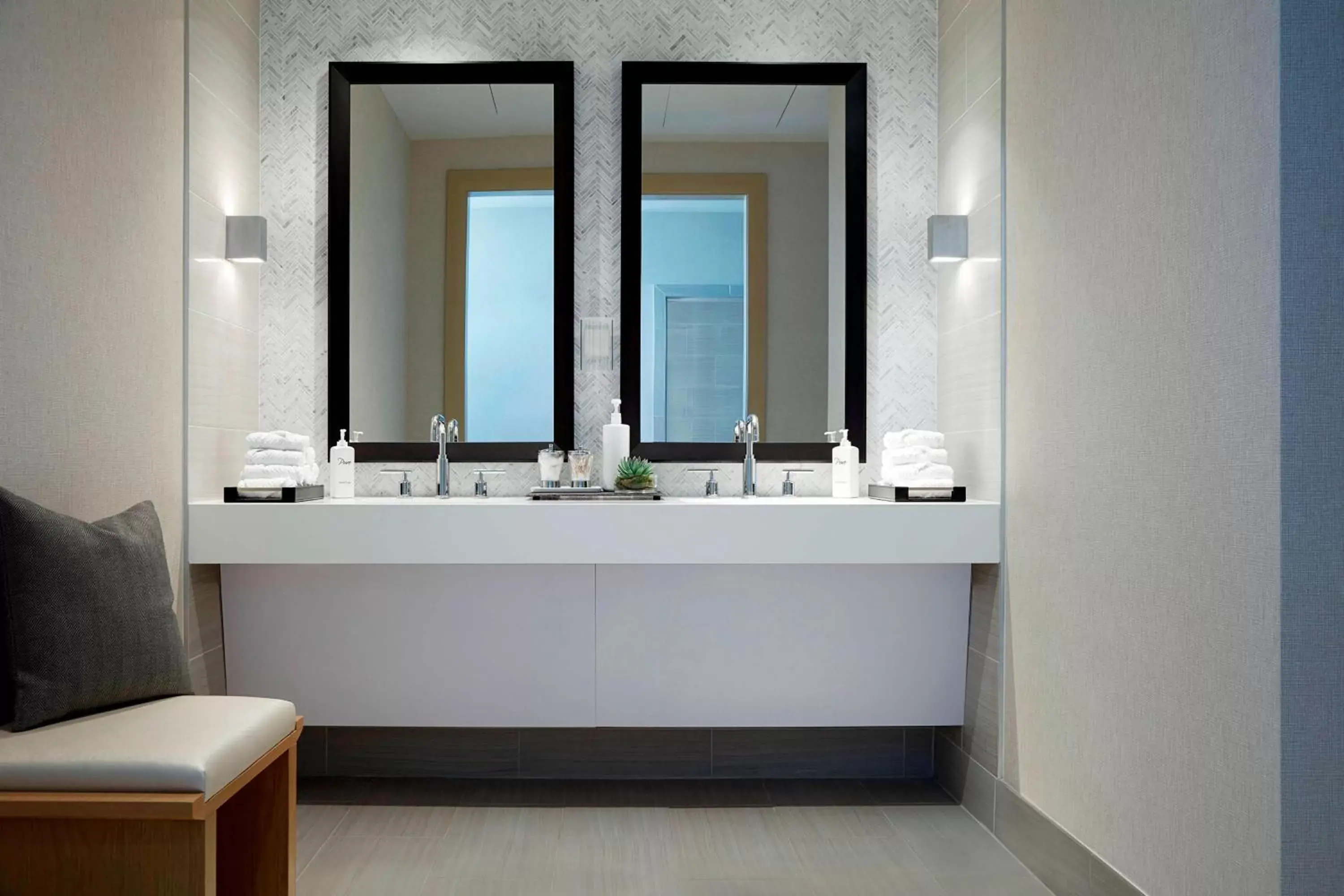 Bathroom in Marriott Marquis Houston