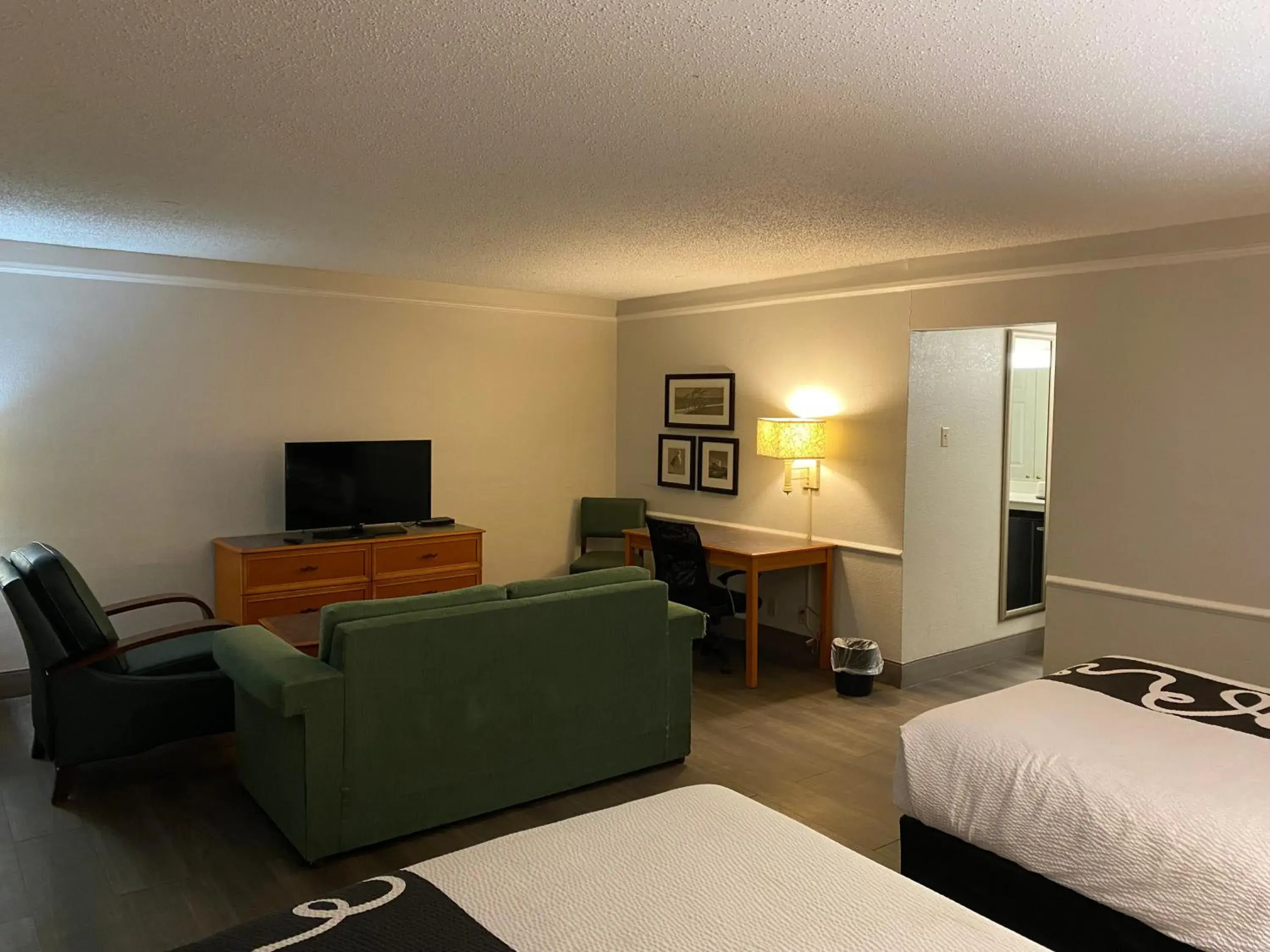 Bedroom, Seating Area in La Quinta Inn by Wyndham Corpus Christi North