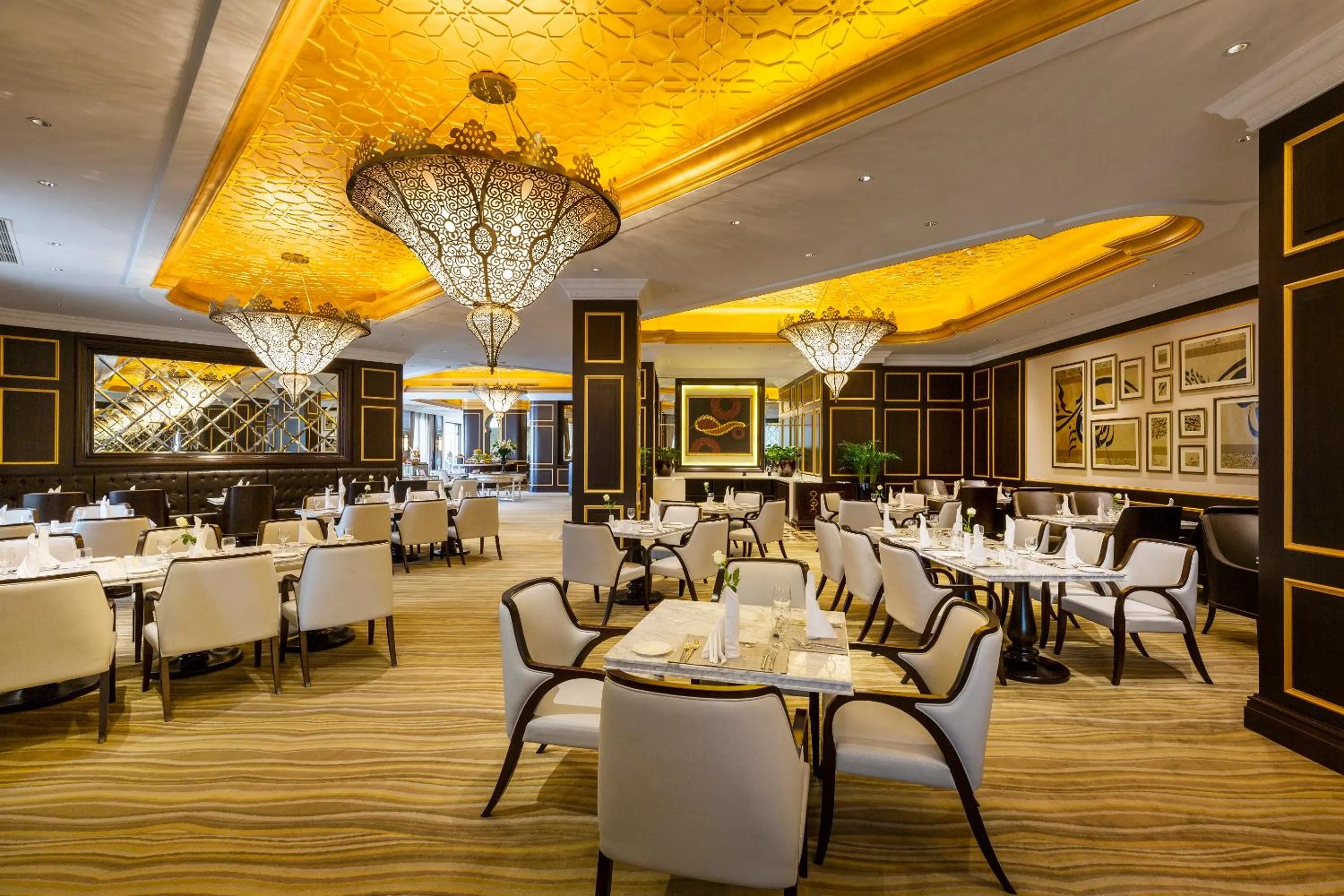 Restaurant/places to eat in Ezdan Palace Hotel