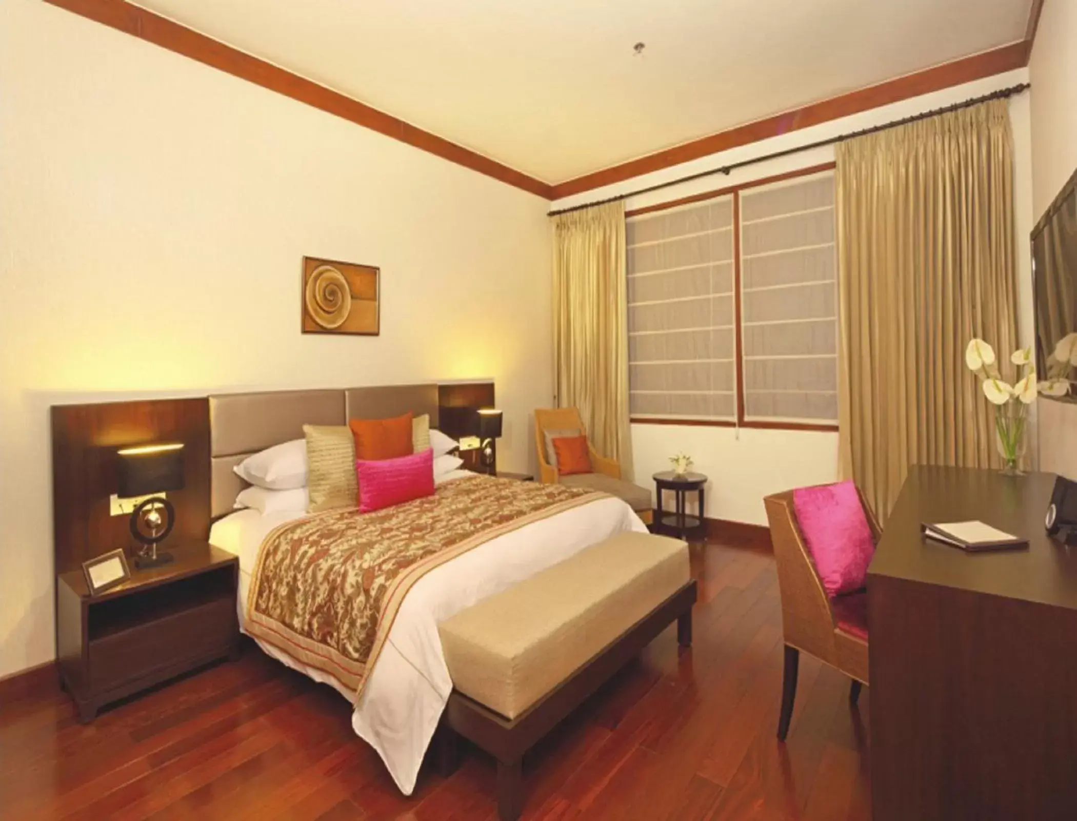 Photo of the whole room, Bed in Jaypee Greens Golf and Spa Resort
