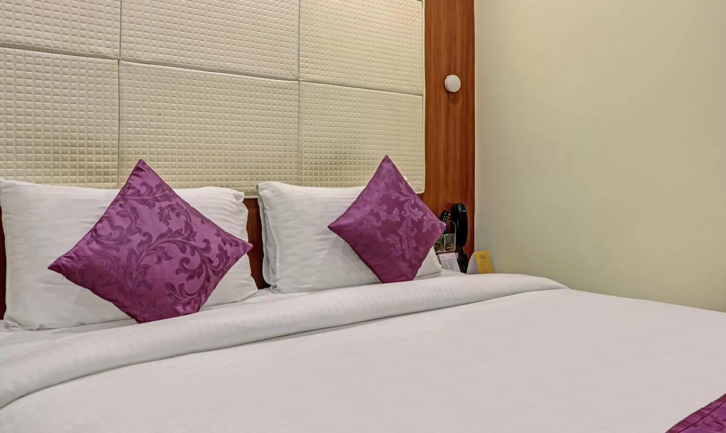Deluxe Double Room - single occupancy in The Onyx Hotel Deluxe Double Room - single occupancy in The Onyx Hotel