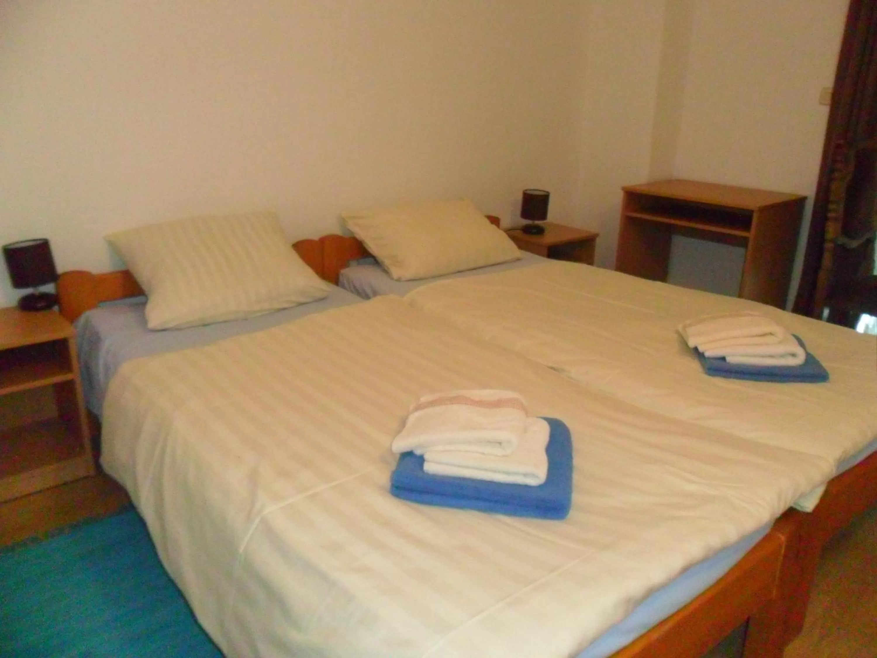 Photo of the whole room, Bed in Sobe u kucanstvu MBM