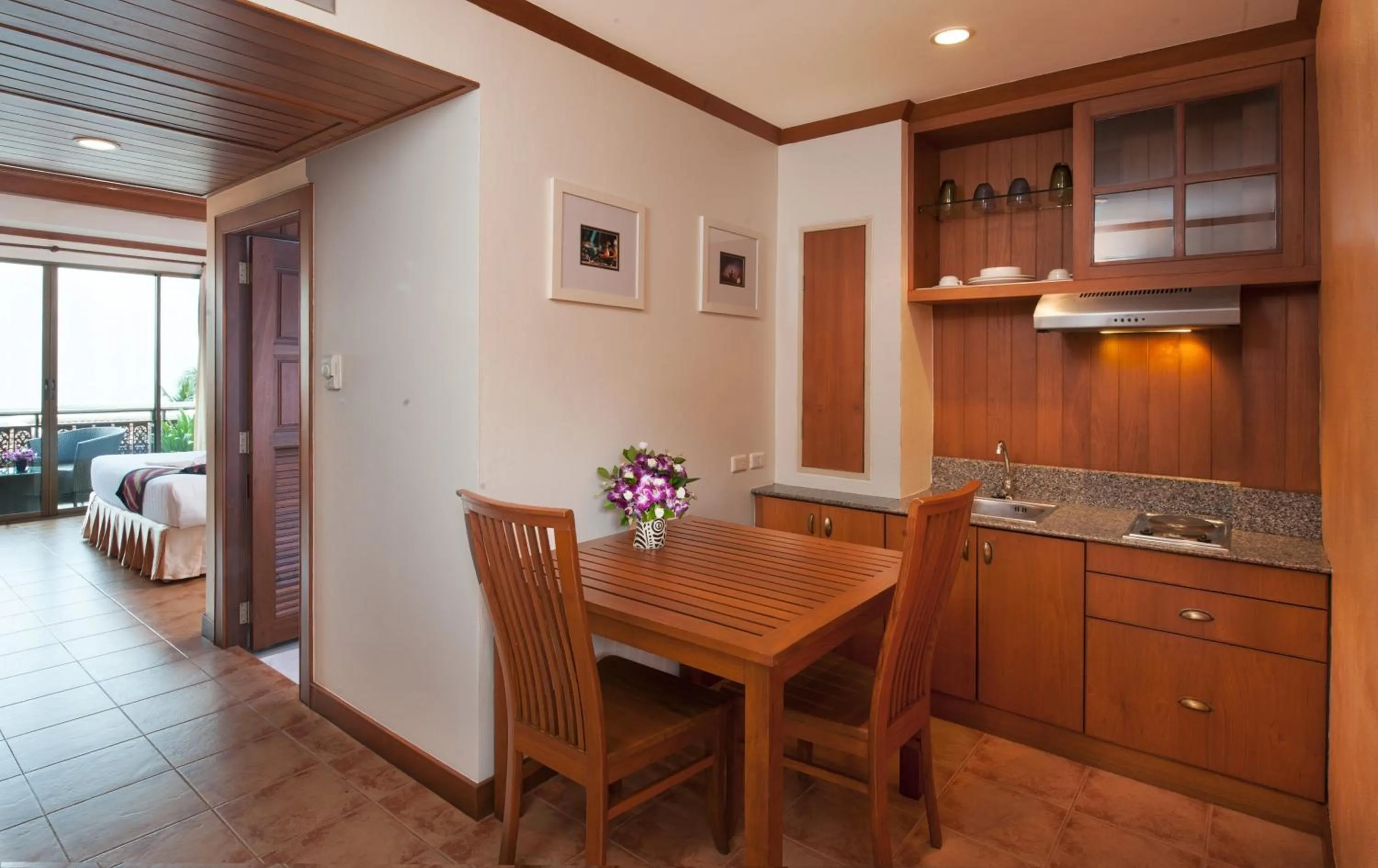 Deluxe Suite in Sun Hill Hotel Patong