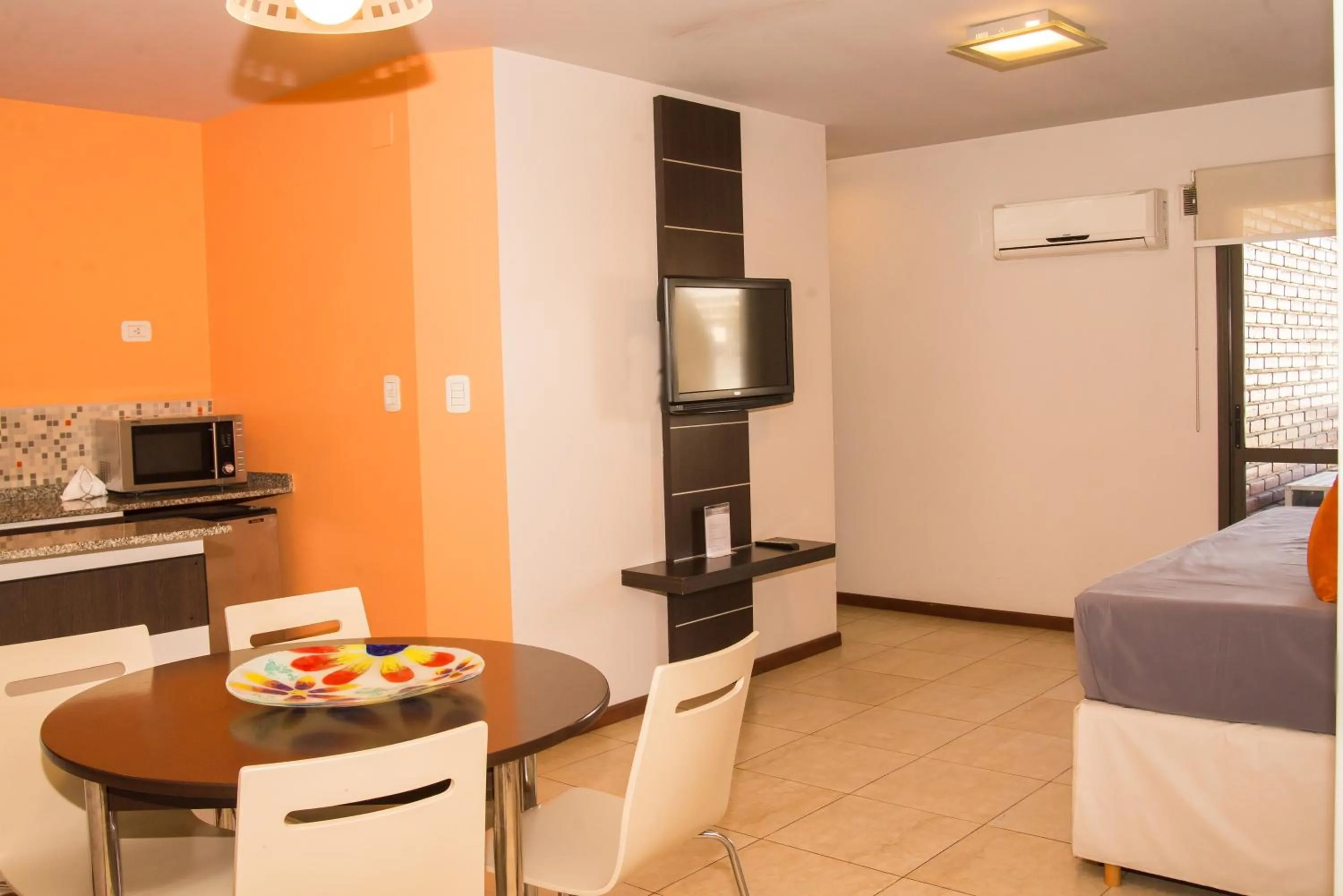 TV and multimedia in Kube Apartments Express