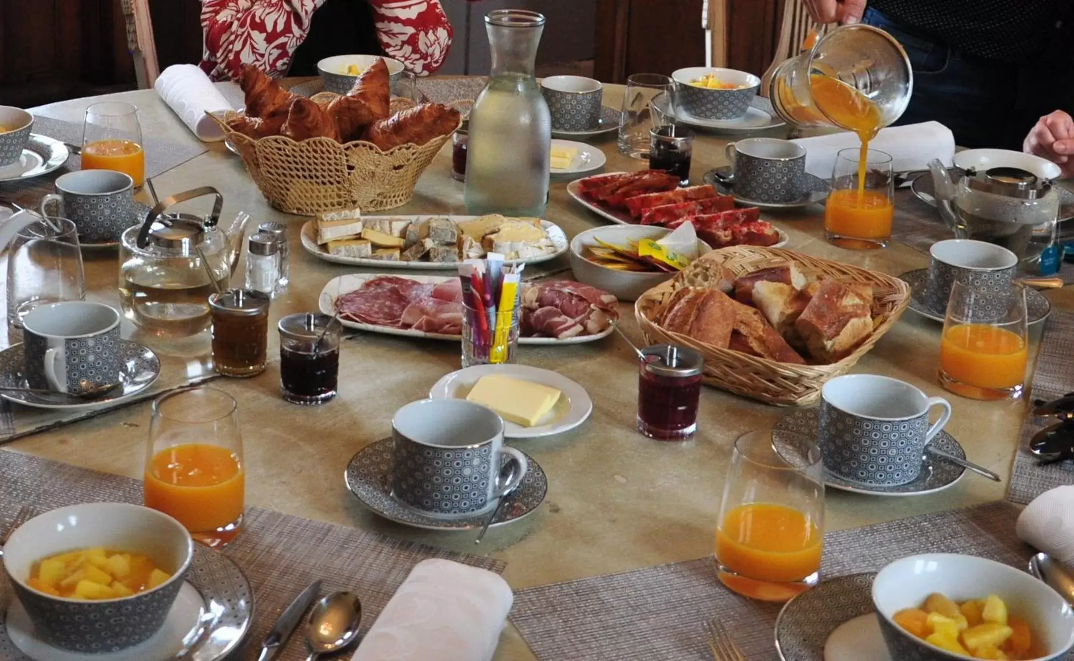 Breakfast in Château Origny