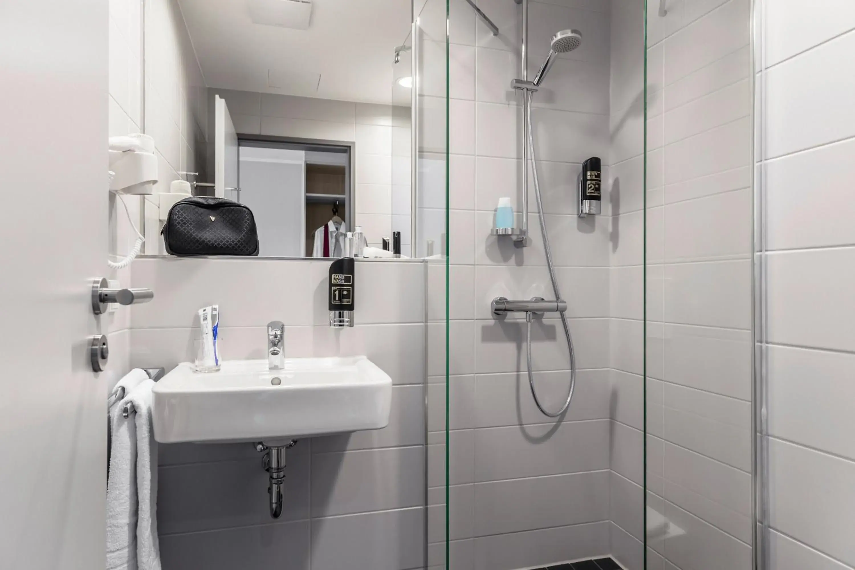 Bathroom in Serways Hotel Remscheid