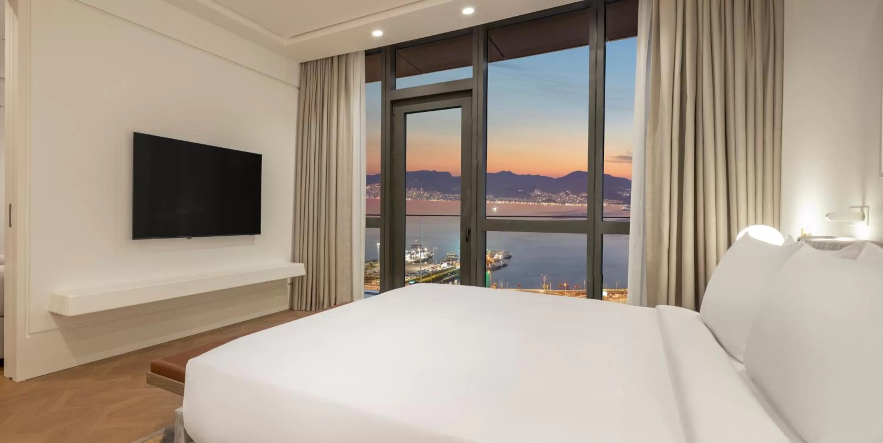 Bedroom, Bed in Hyatt Regency Izmir IstinyePark