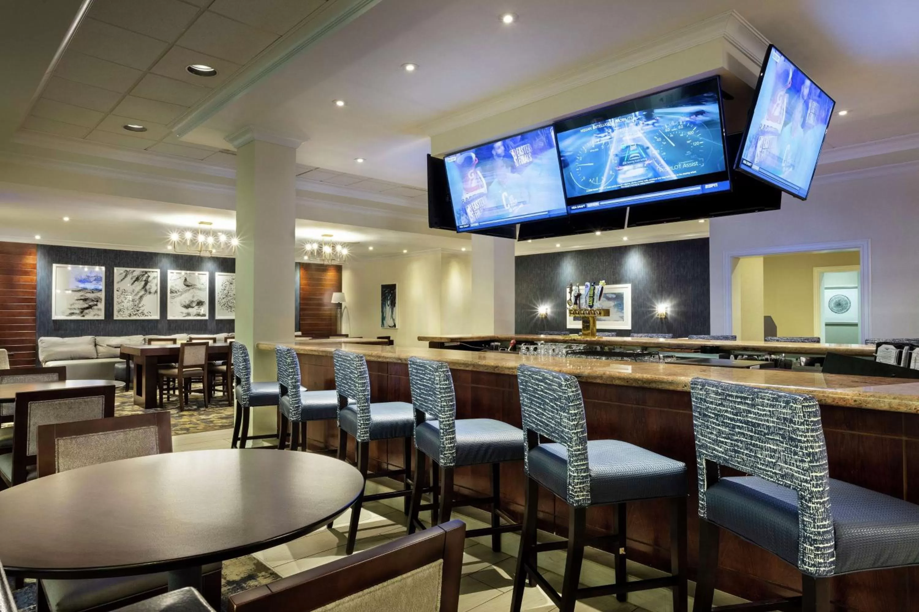 Lounge or bar in DoubleTree by Hilton Hotel Columbia