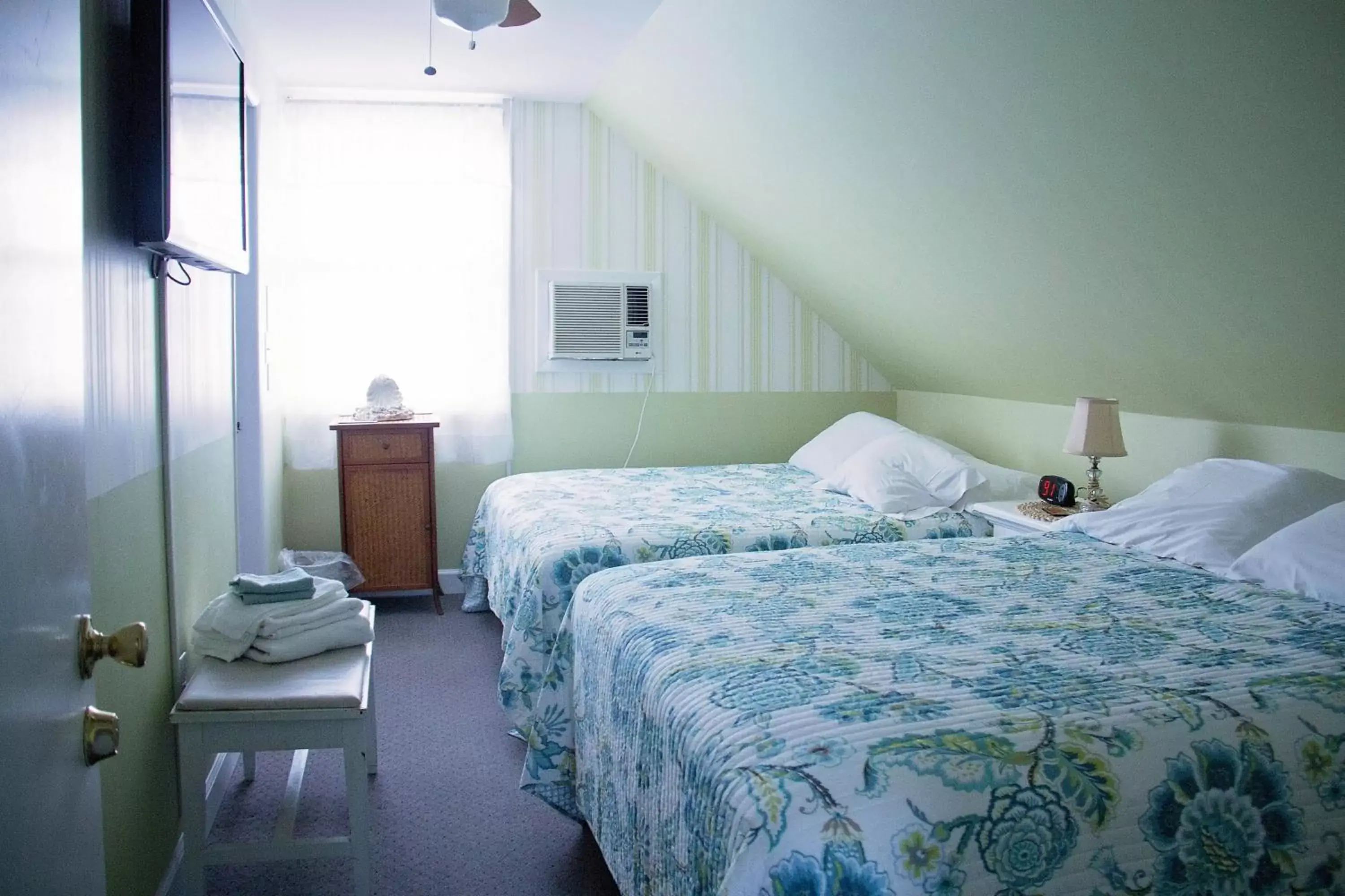 Bedroom, Bed in Atlantic House Bed & Breakfast