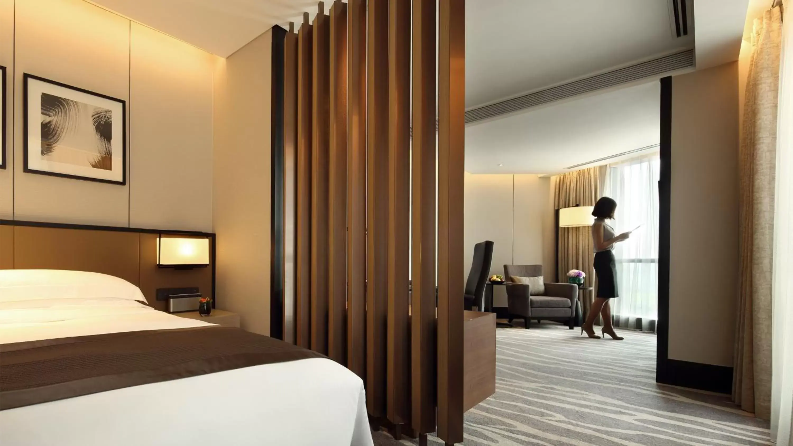 Photo of the whole room, Bed in InterContinental Shanghai Hongqiao NECC, an IHG Hotel