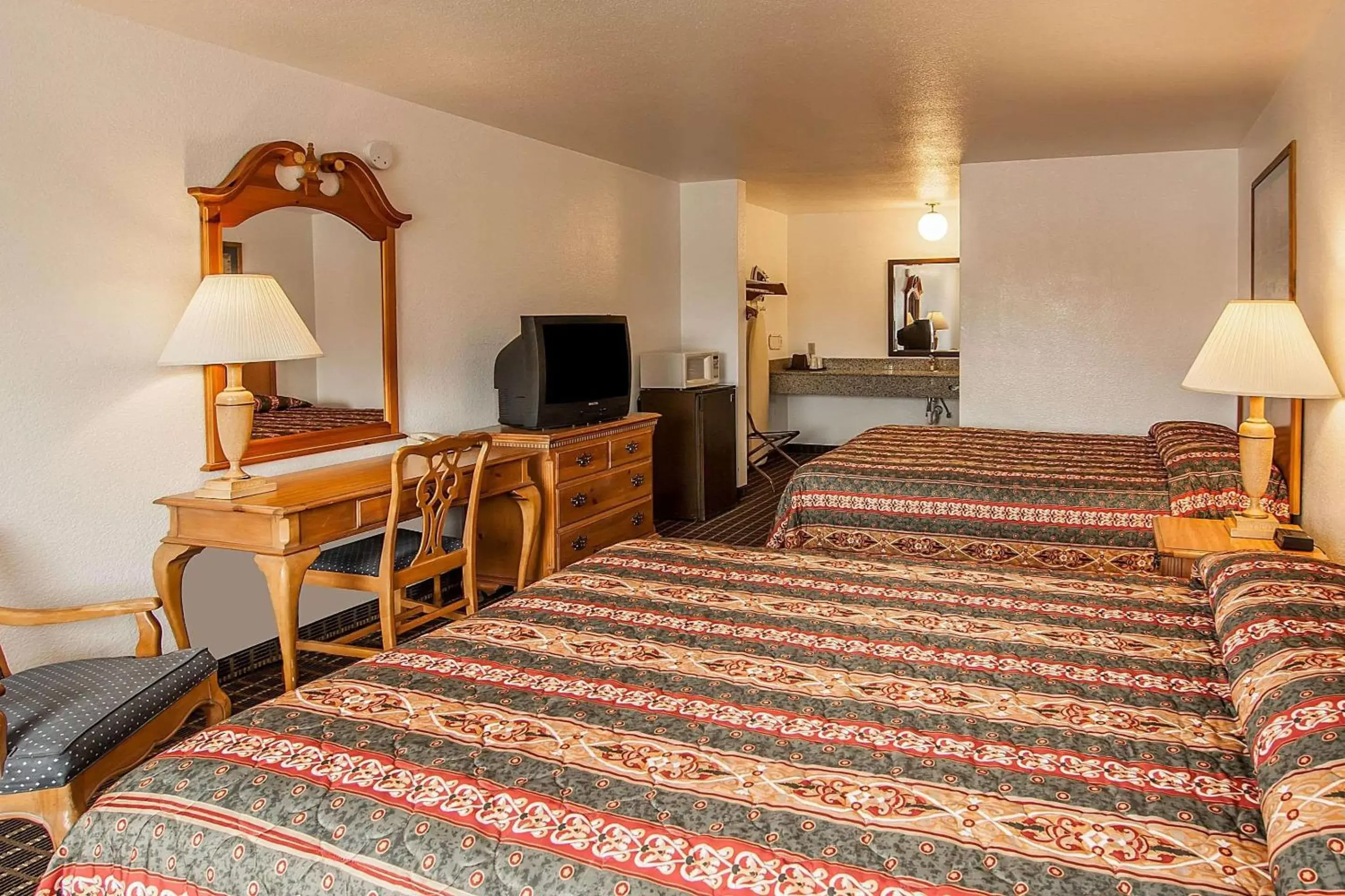 Photo of the whole room, Bed in Rodeway Inn Albany