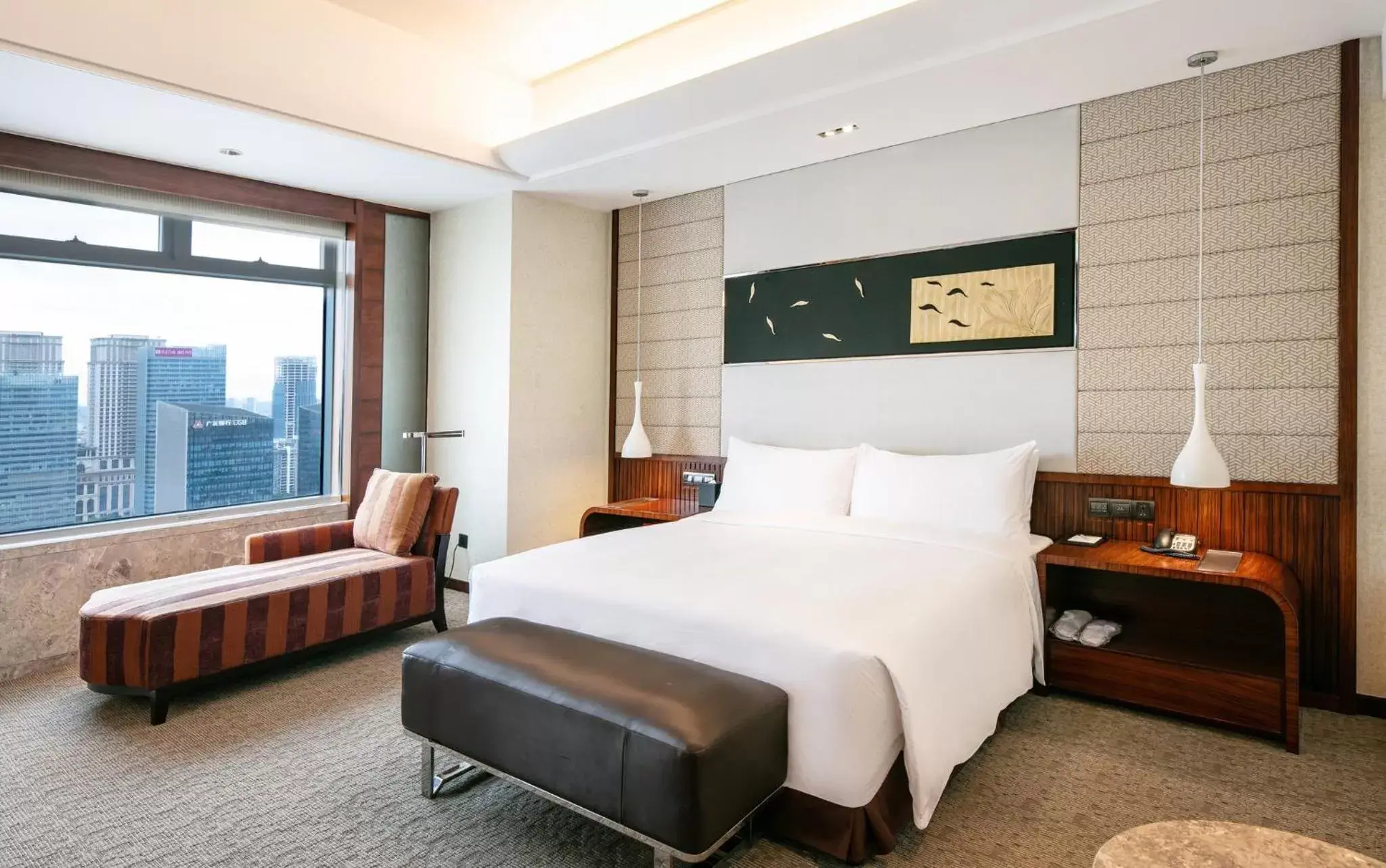 Photo of the whole room, Bed in InterContinental Foshan, an IHG Hotel