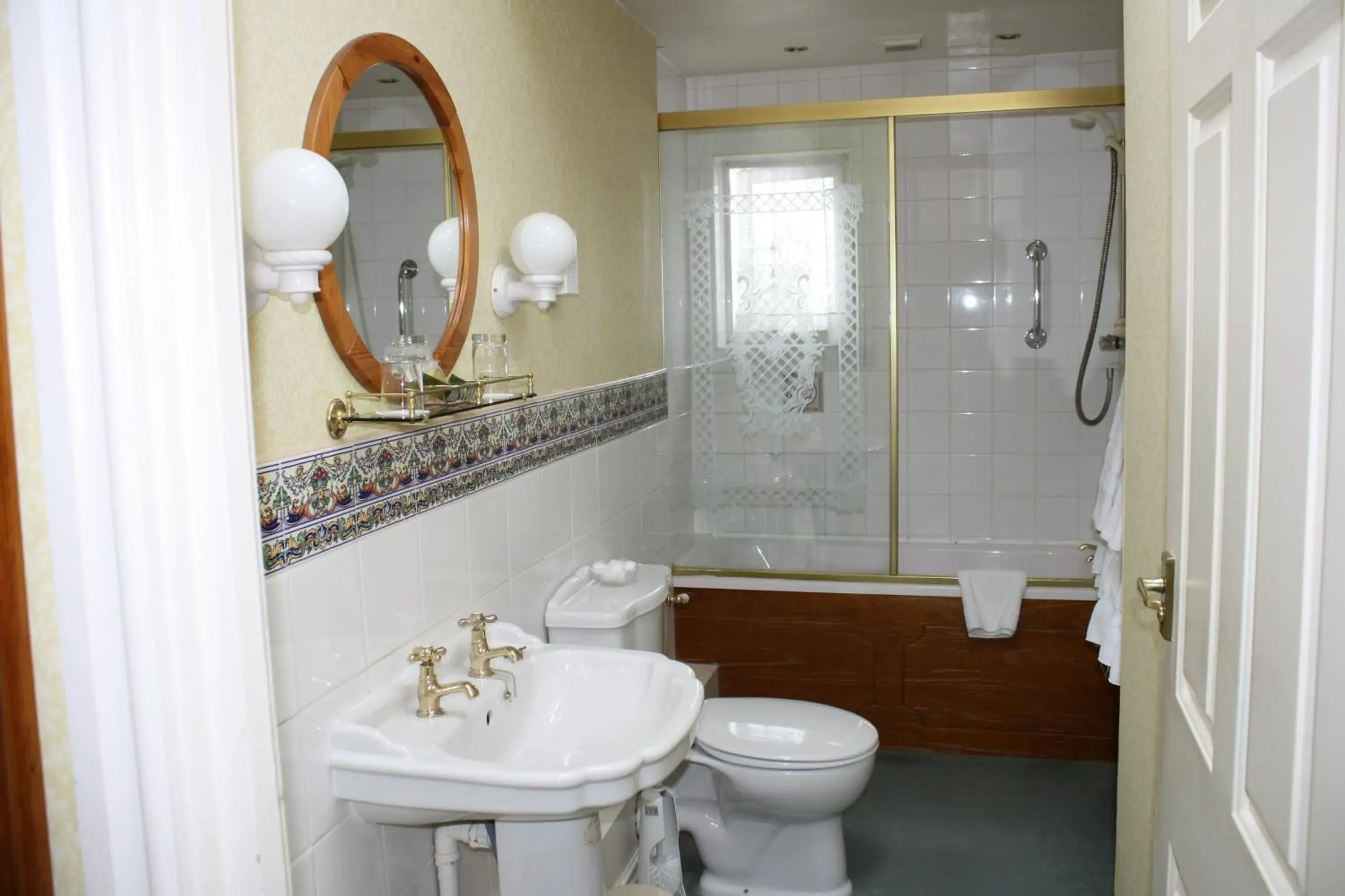 Bathroom in Holmwood House Guest Accommodation