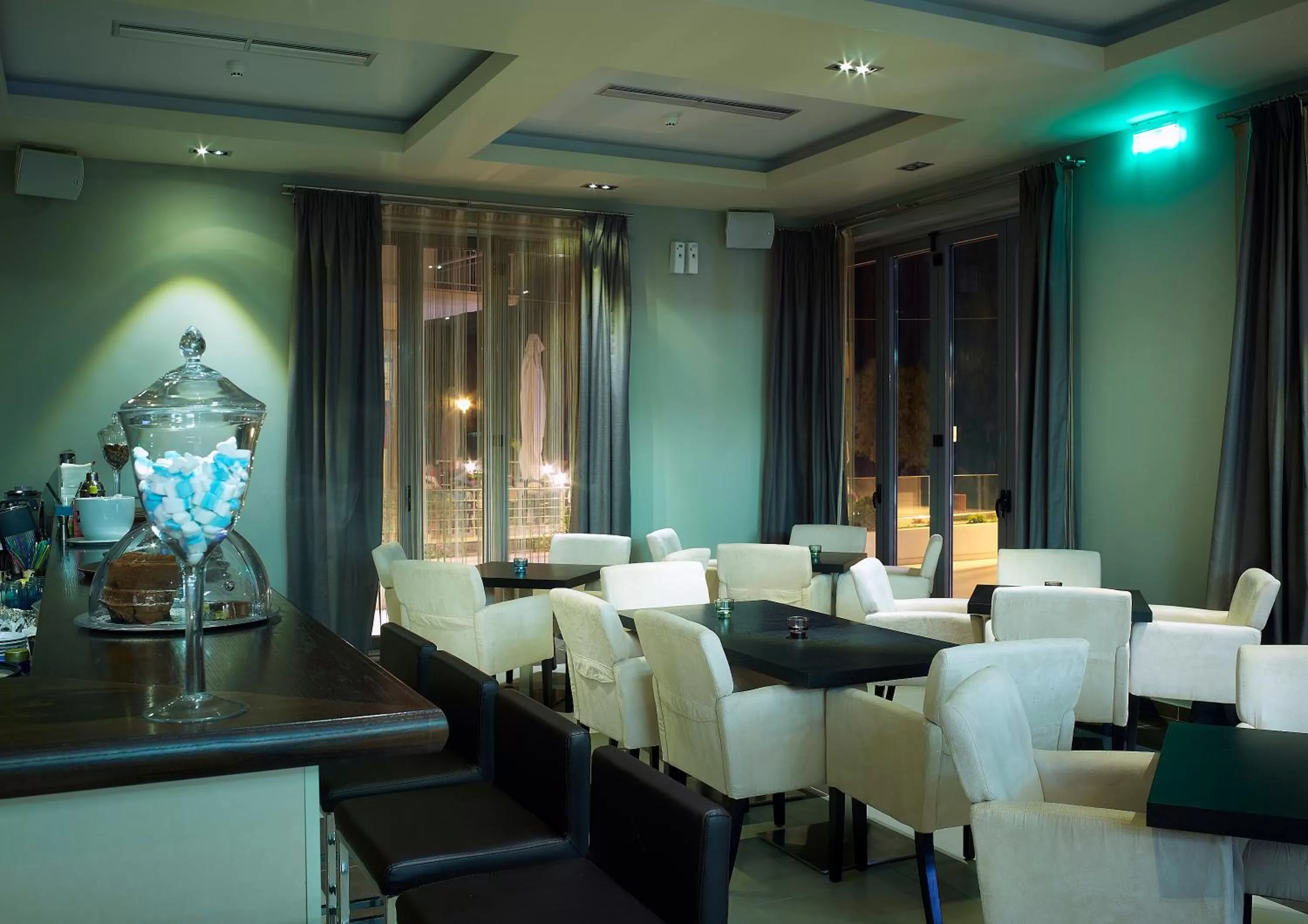 Communal lounge/ TV room in Arion Hotel