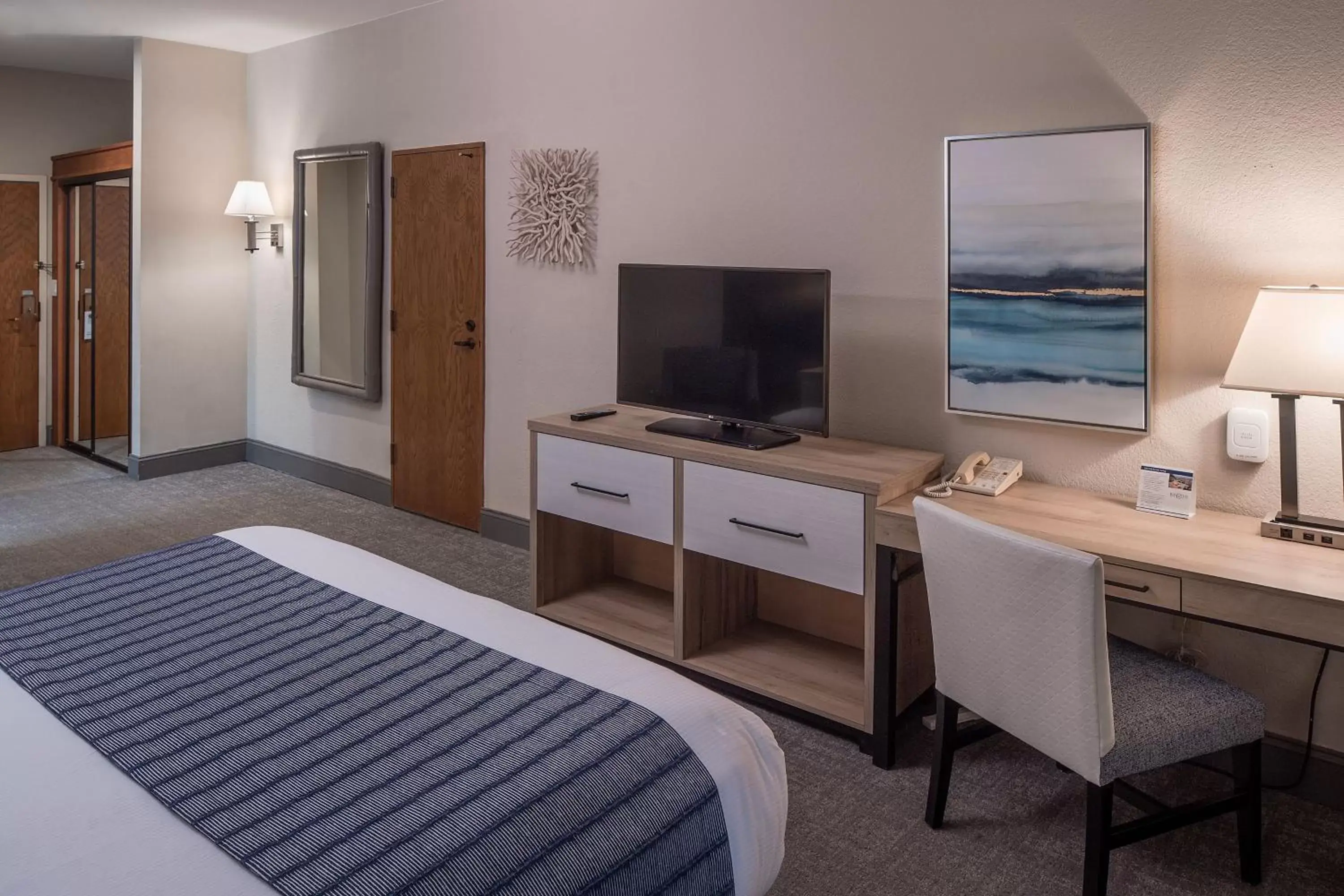 Bedroom, TV/Entertainment Center in Bay Club Hotel and Marina