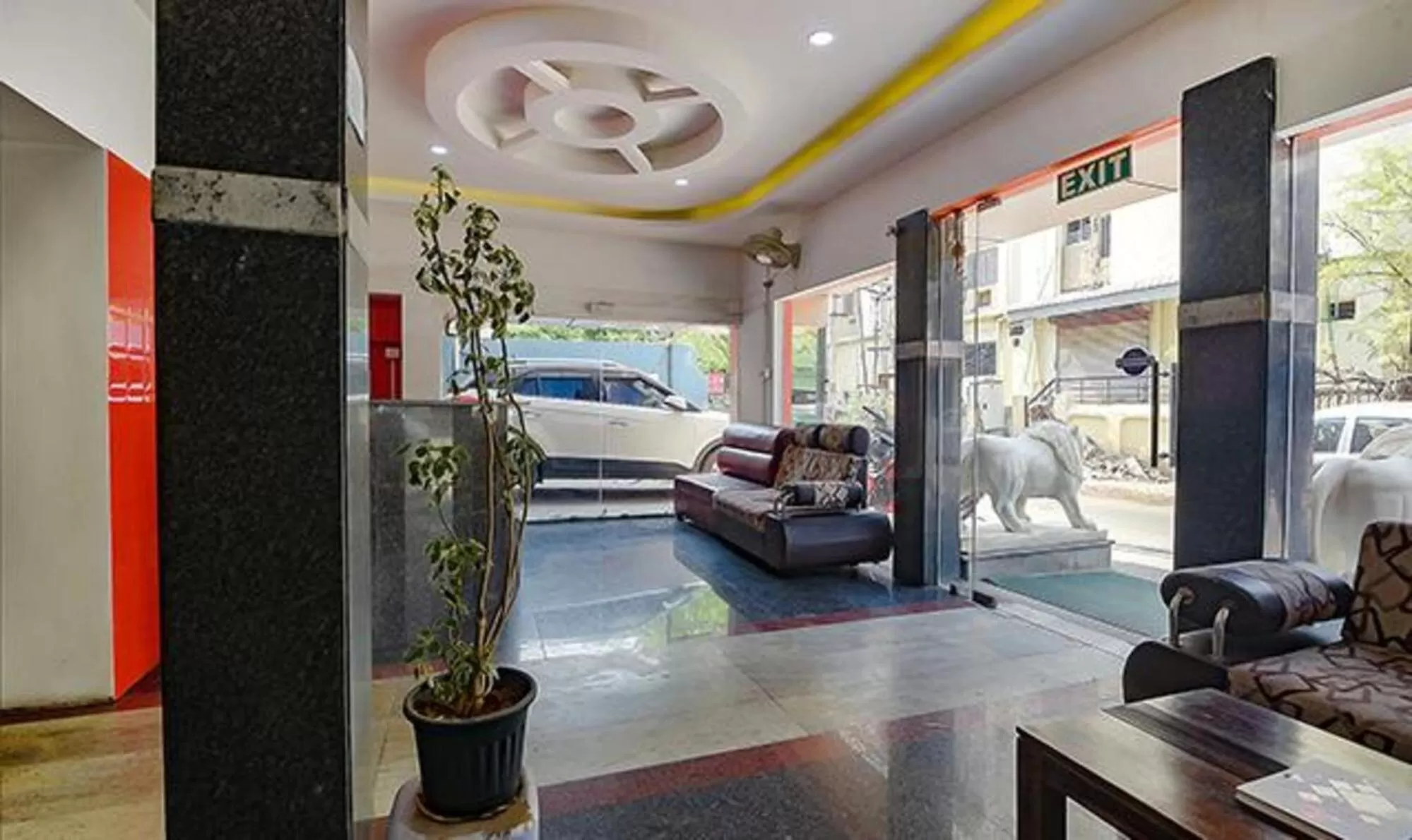 Seating area in Fab Express Lloyd's Inn - Near Kodambakkam Railway Station