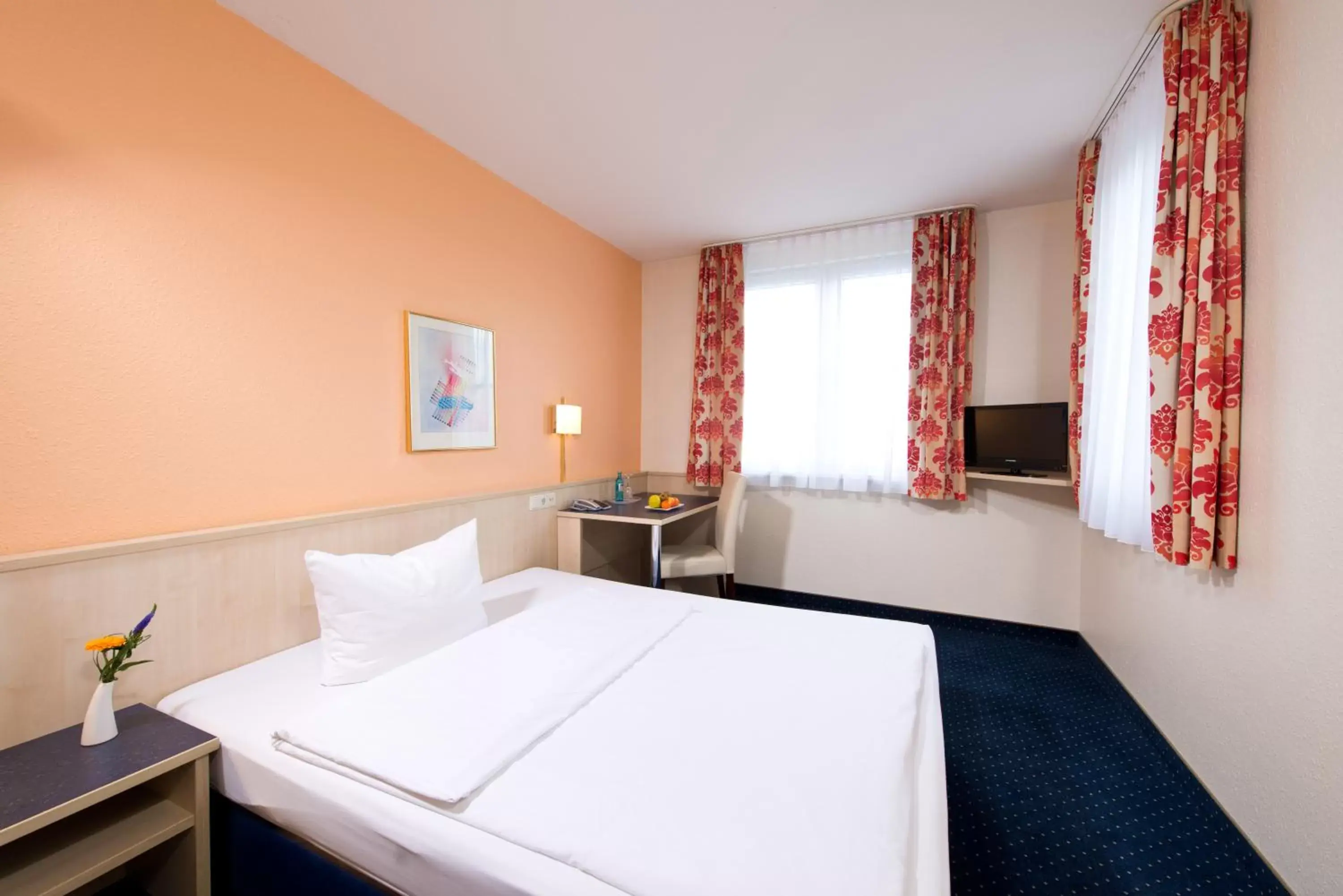 Photo of the whole room, Bed in ACHAT Hotel Leipzig Messe