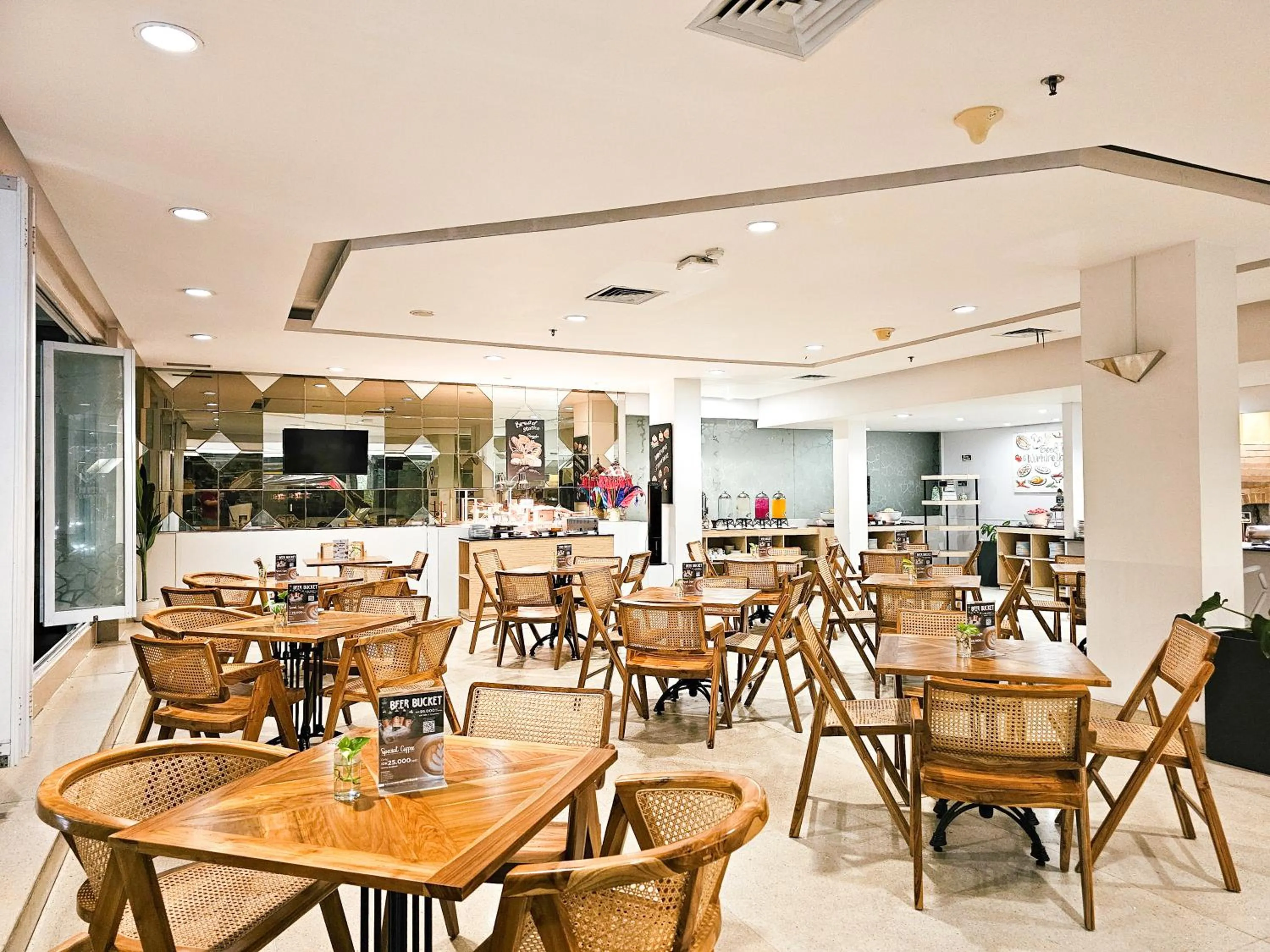 Restaurant/places to eat in Fashion Hotel Legian