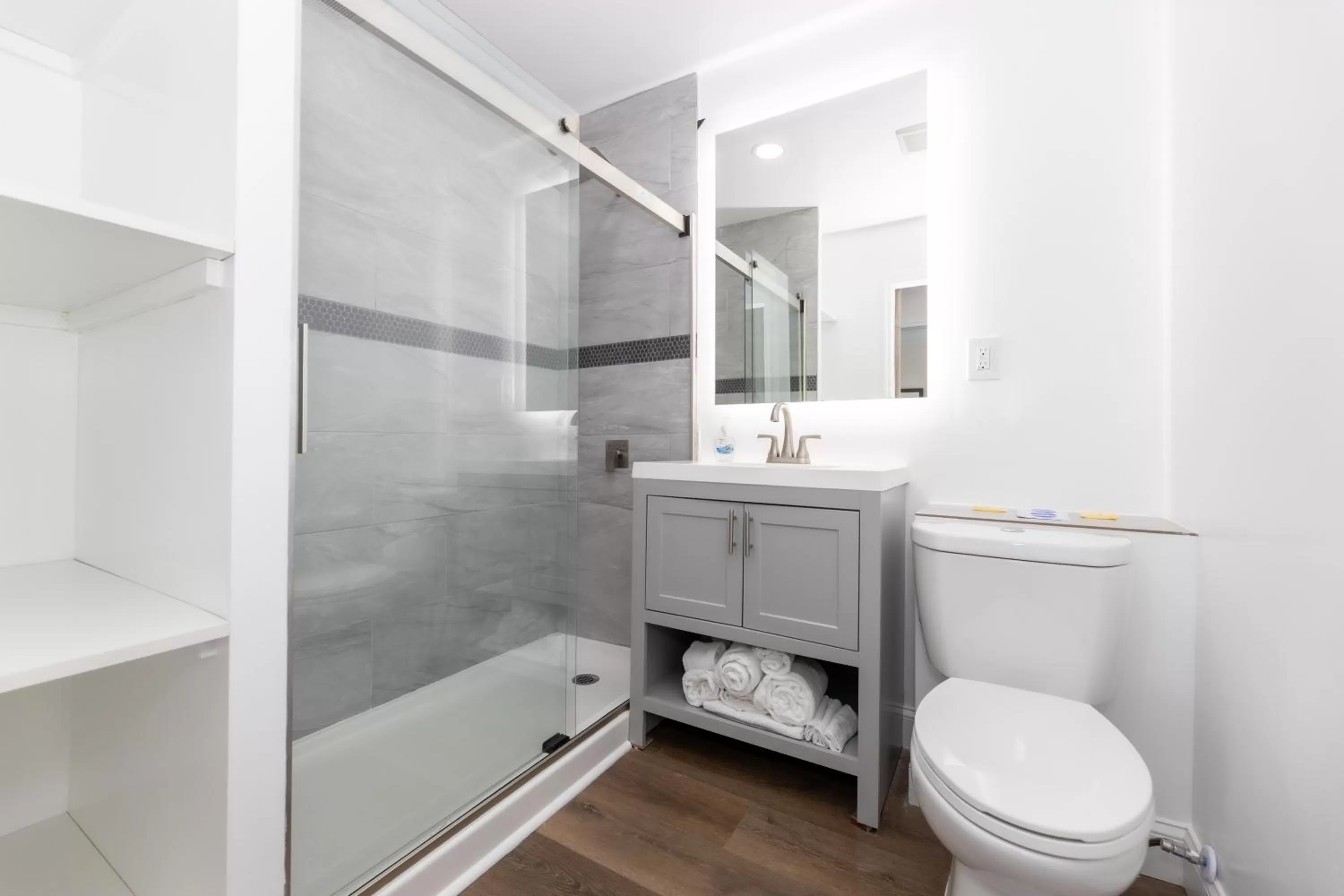 Bathroom in Seaside Sands Inn