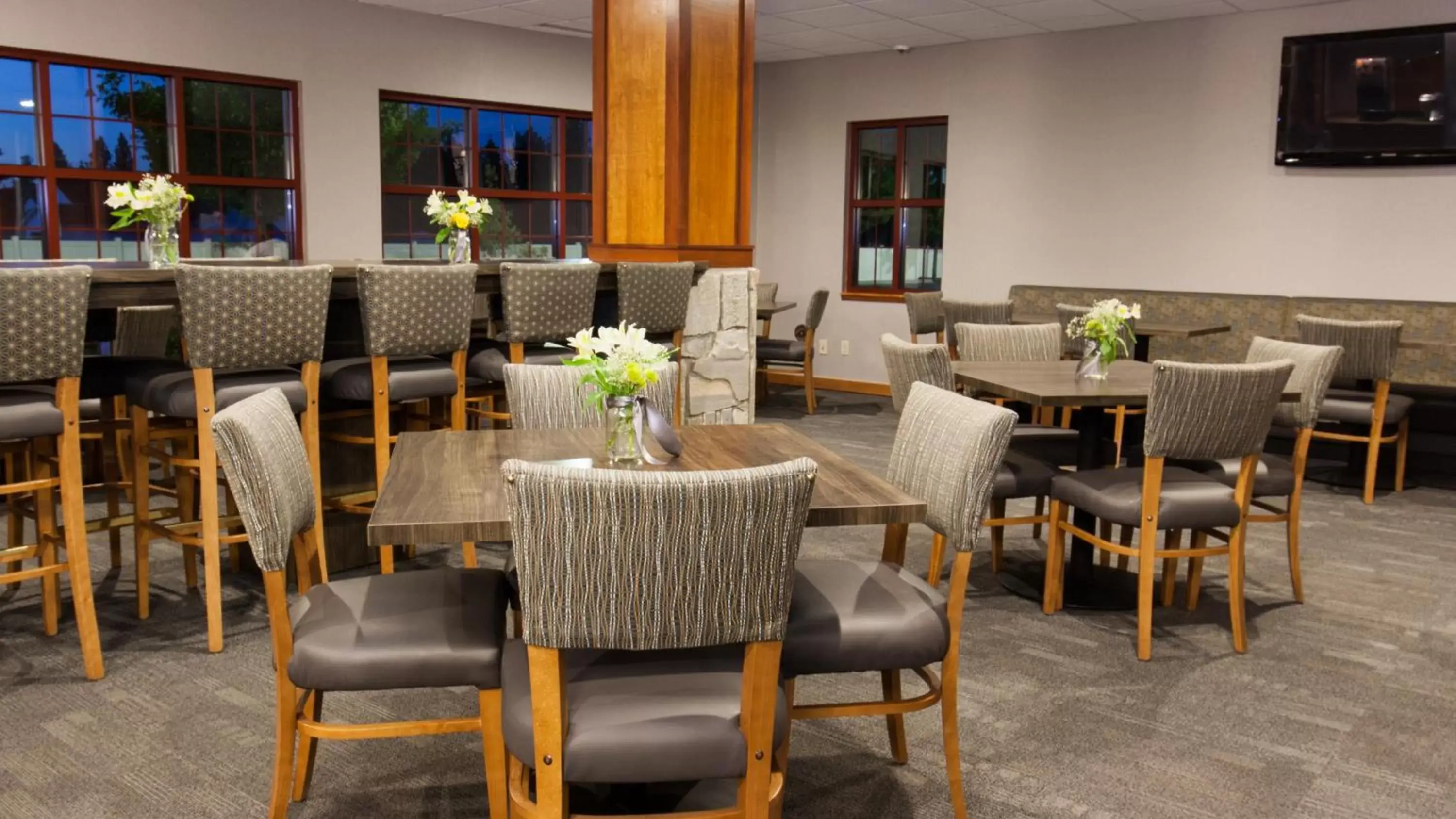 Breakfast, Restaurant/Places to Eat in Holiday Inn Express & Suites Cheney, an IHG Hotel