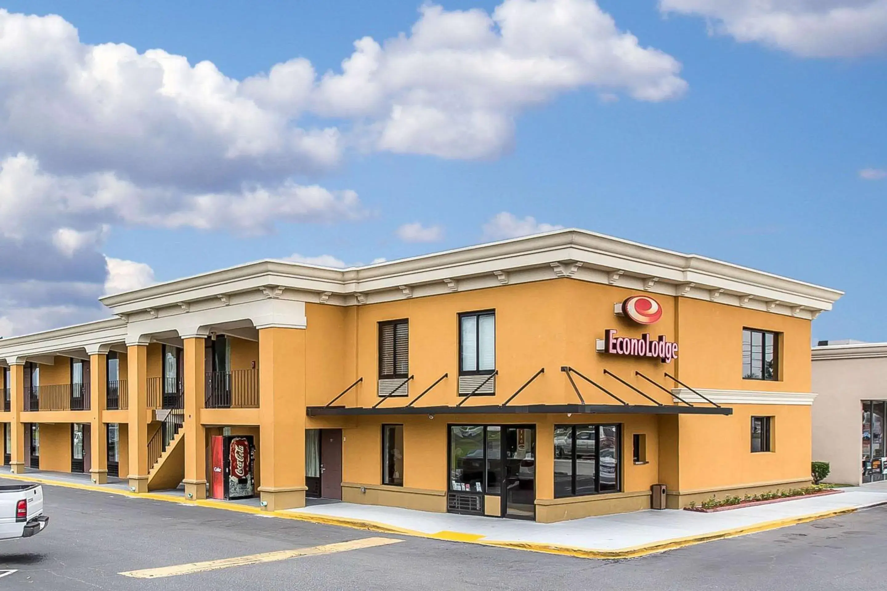 Property Building in Econo Lodge Midtown