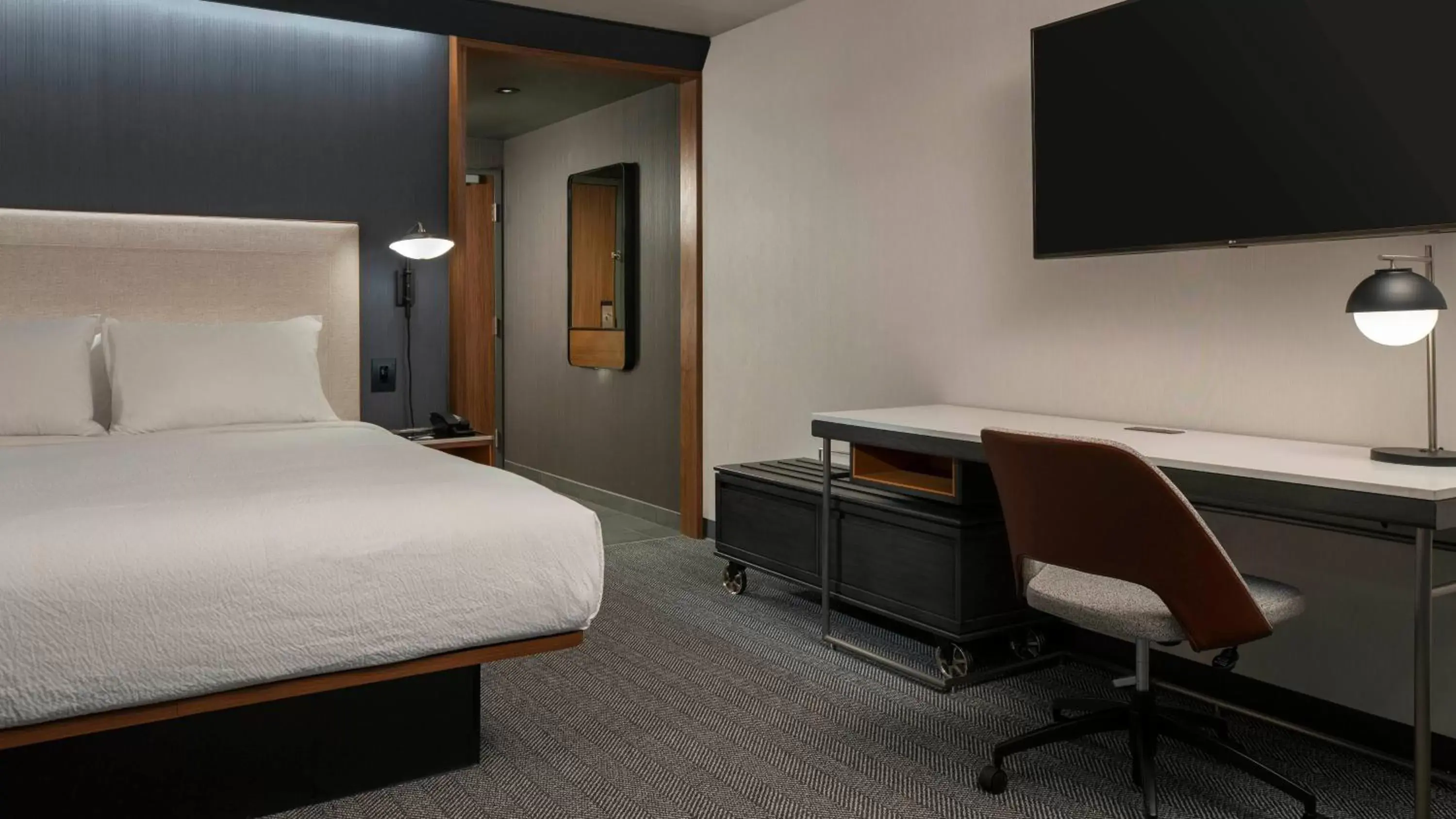 Bed, TV/Entertainment Center in Courtyard by Marriott San Diego Miramar