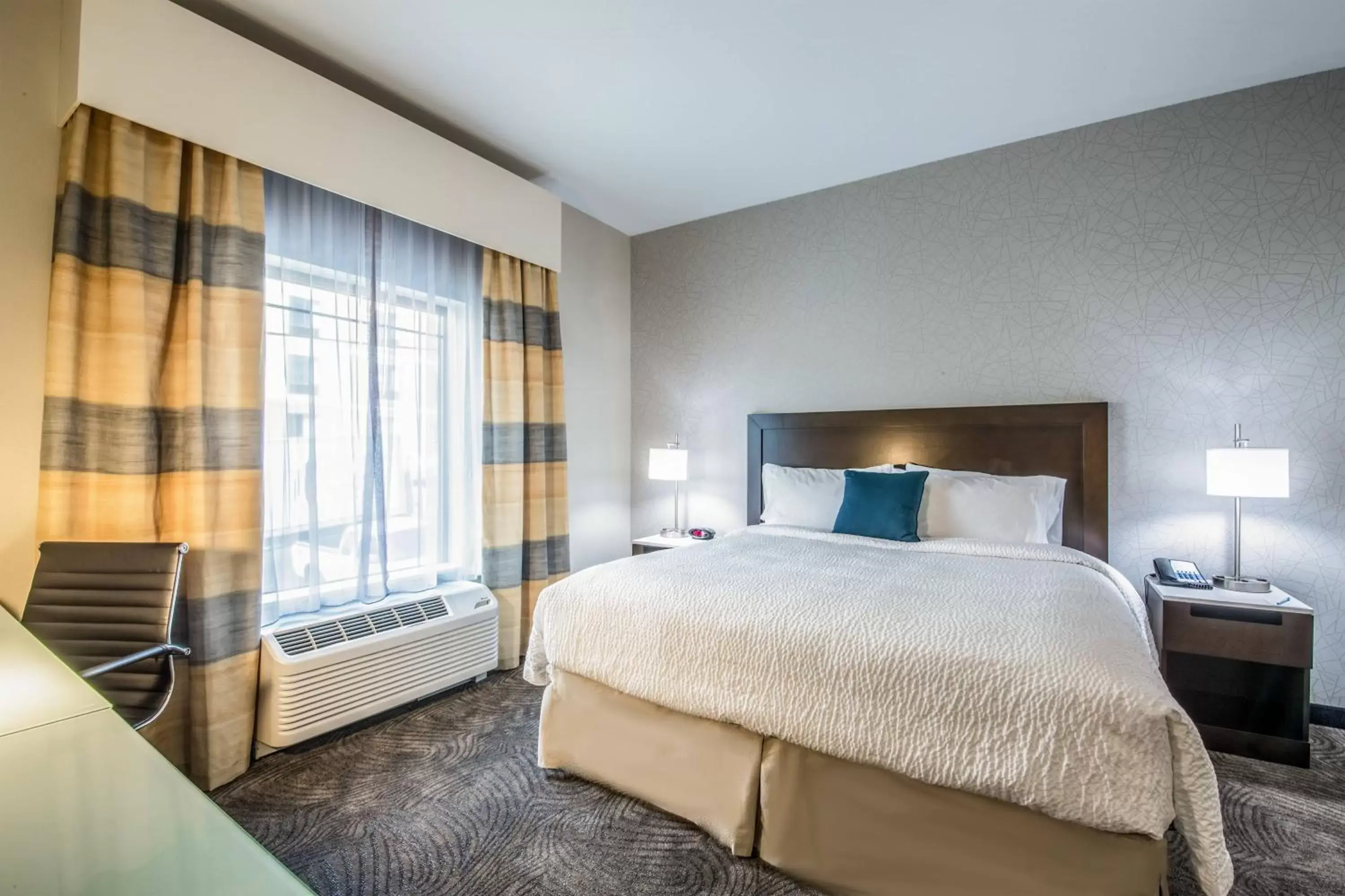 Photo of the whole room, Bed in Fairfield by Marriott Denver Downtown