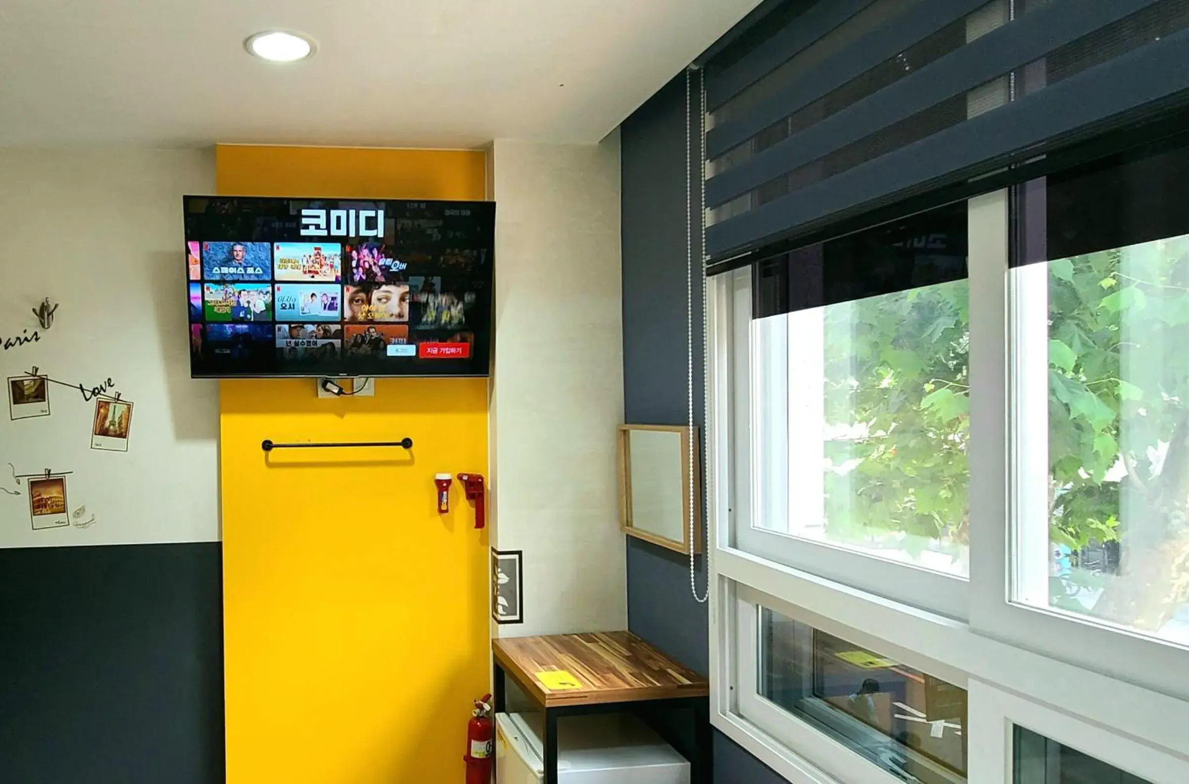 TV and multimedia, TV/Entertainment Center in Hostel Tommy
