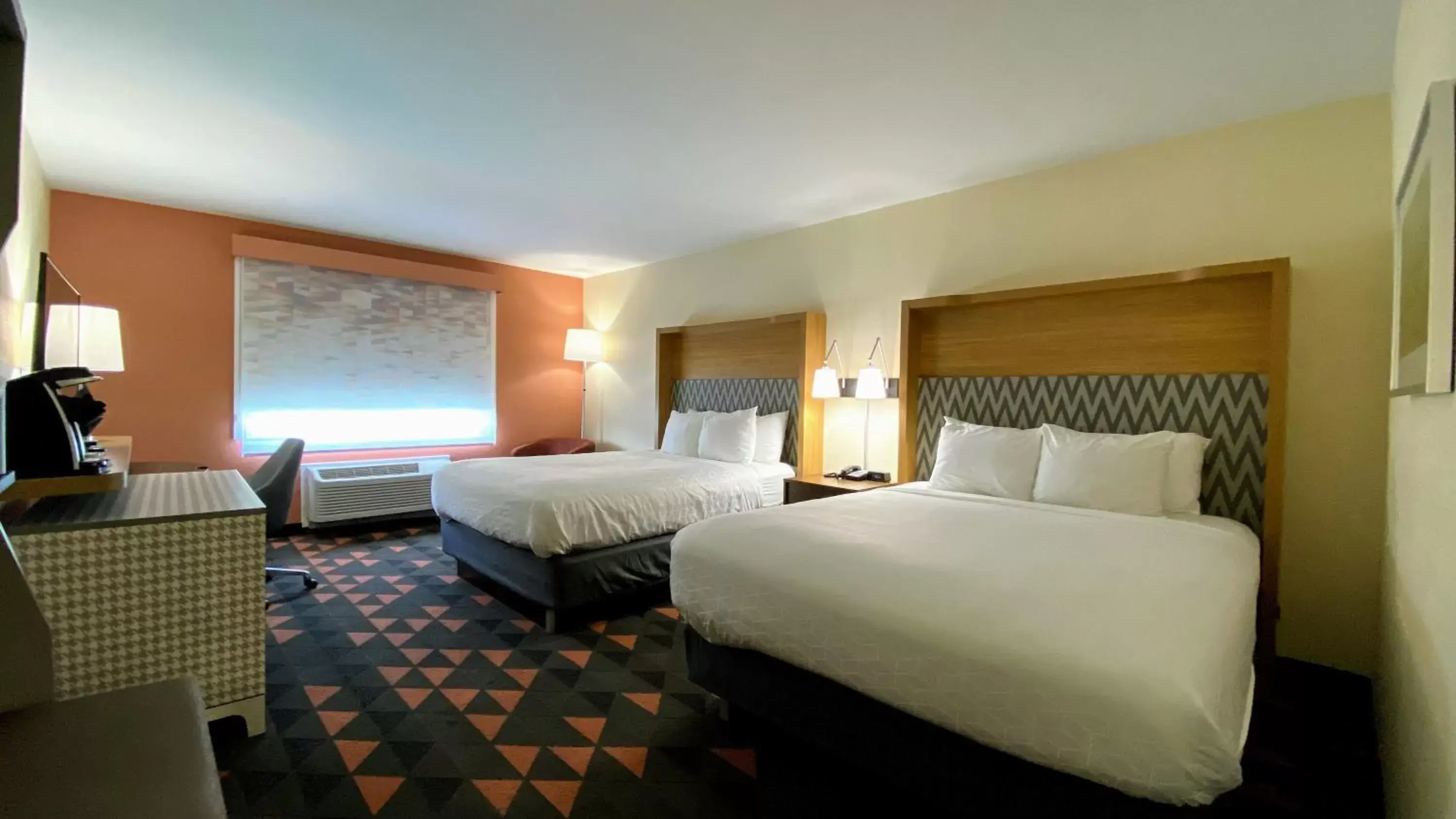 Standard Room with Two Queen Beds in Holiday Inn Spartanburg Northwest Standard Room with Two Queen Beds in Holiday Inn Spartanburg Northwest