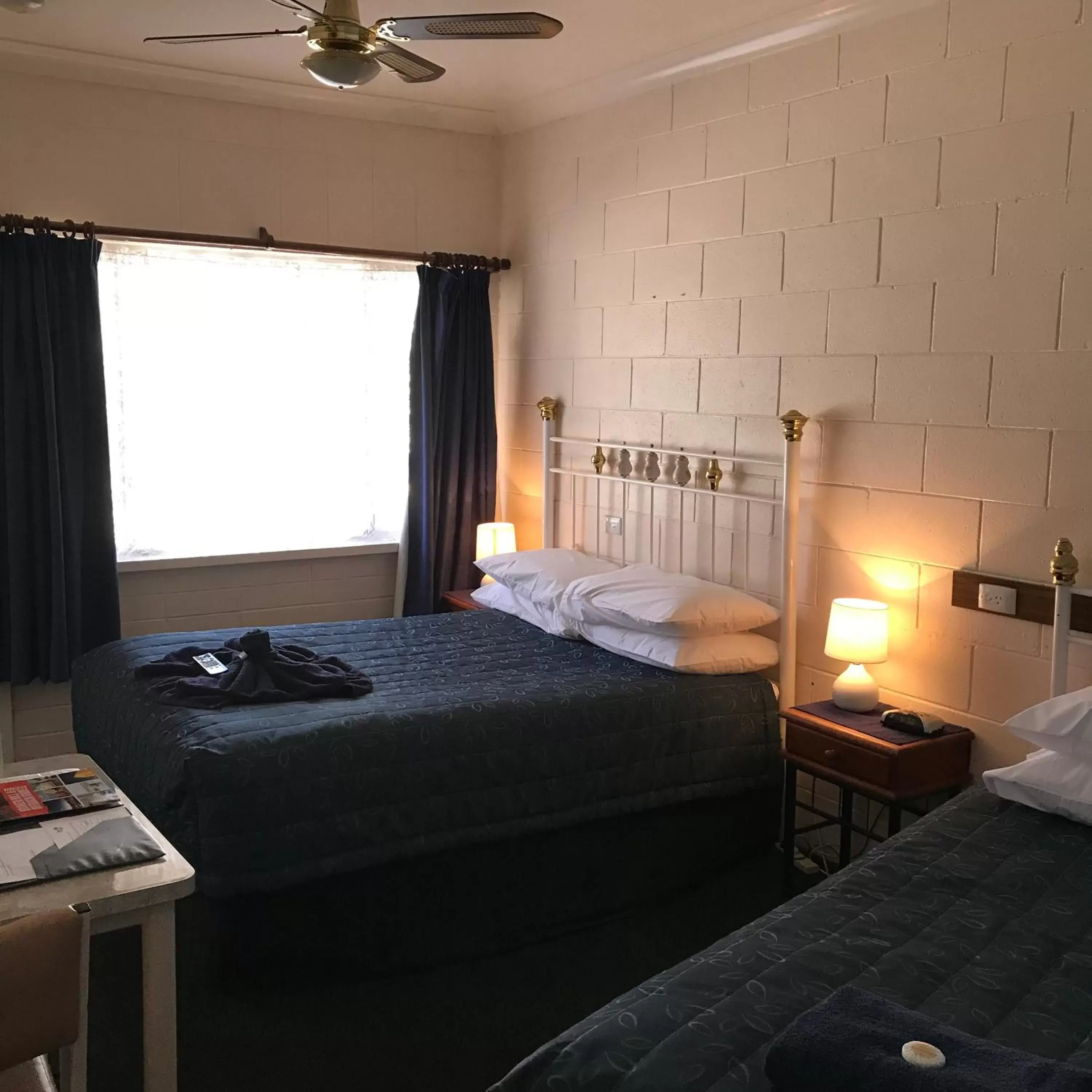 Photo of the whole room, Bed in The Lodge Outback Motel