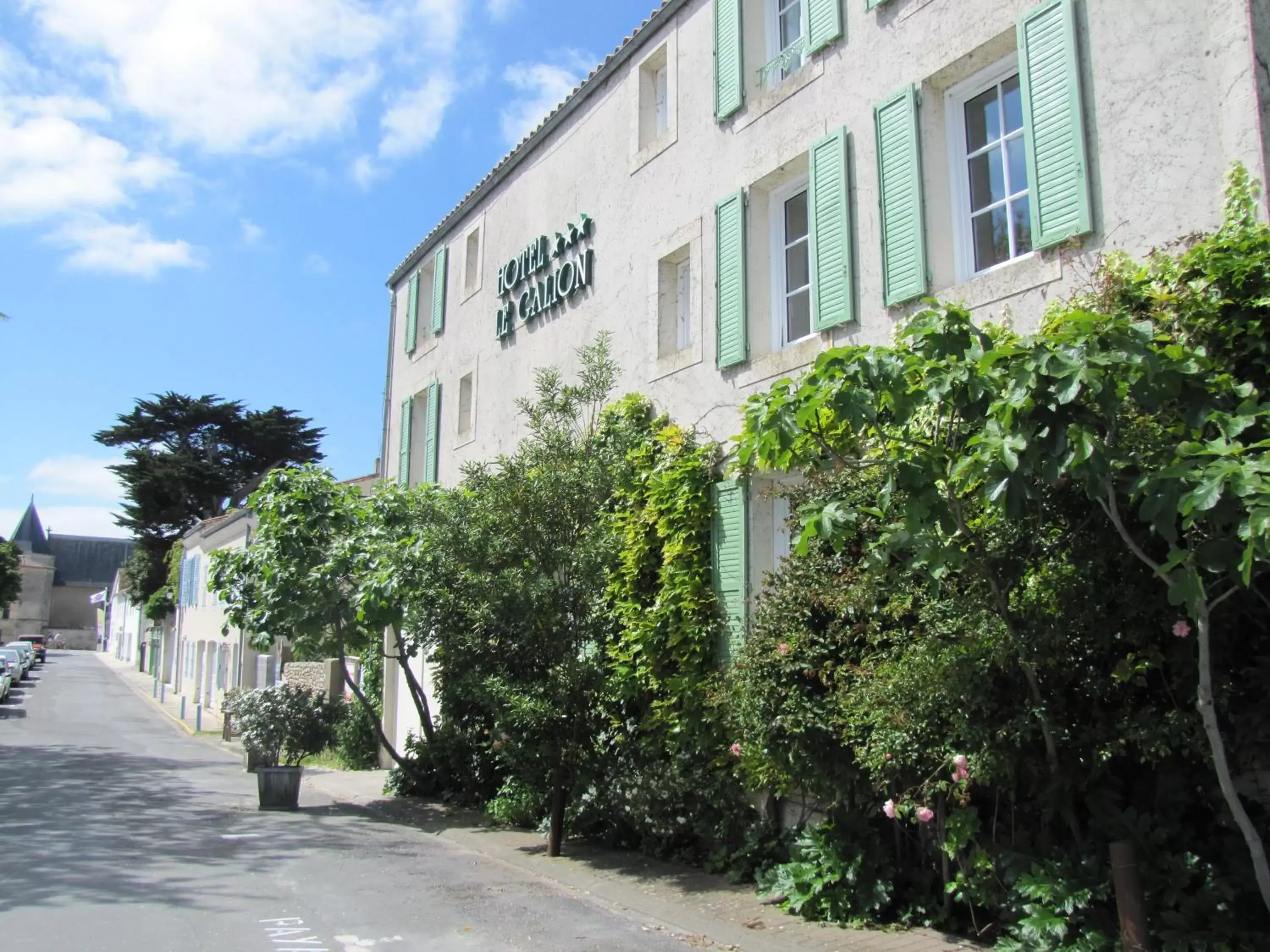 Facade/entrance, Property Building in Hôtel Le Galion