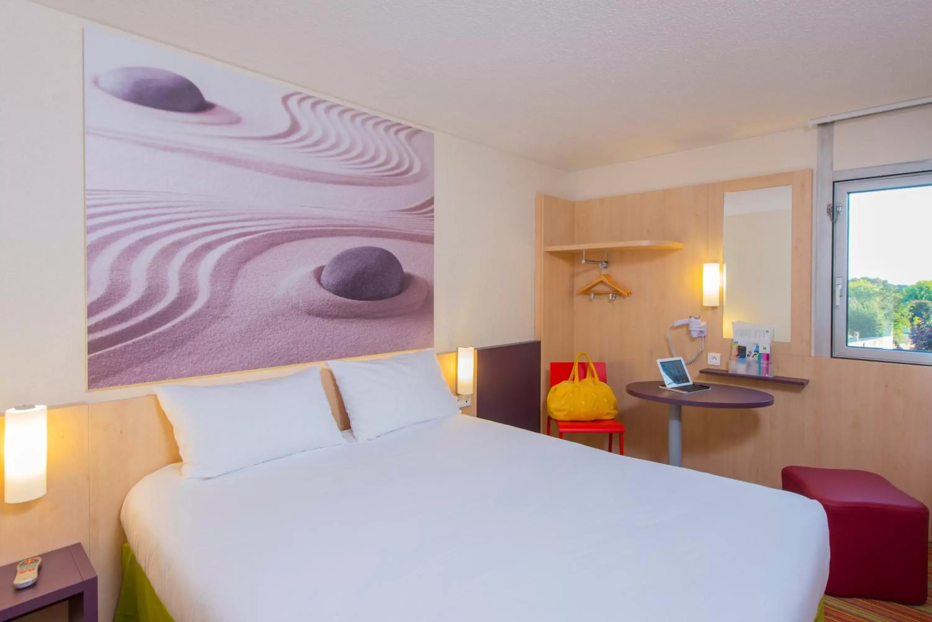 Photo of the whole room, Bed in ibis Styles Paris Roissy-CDG