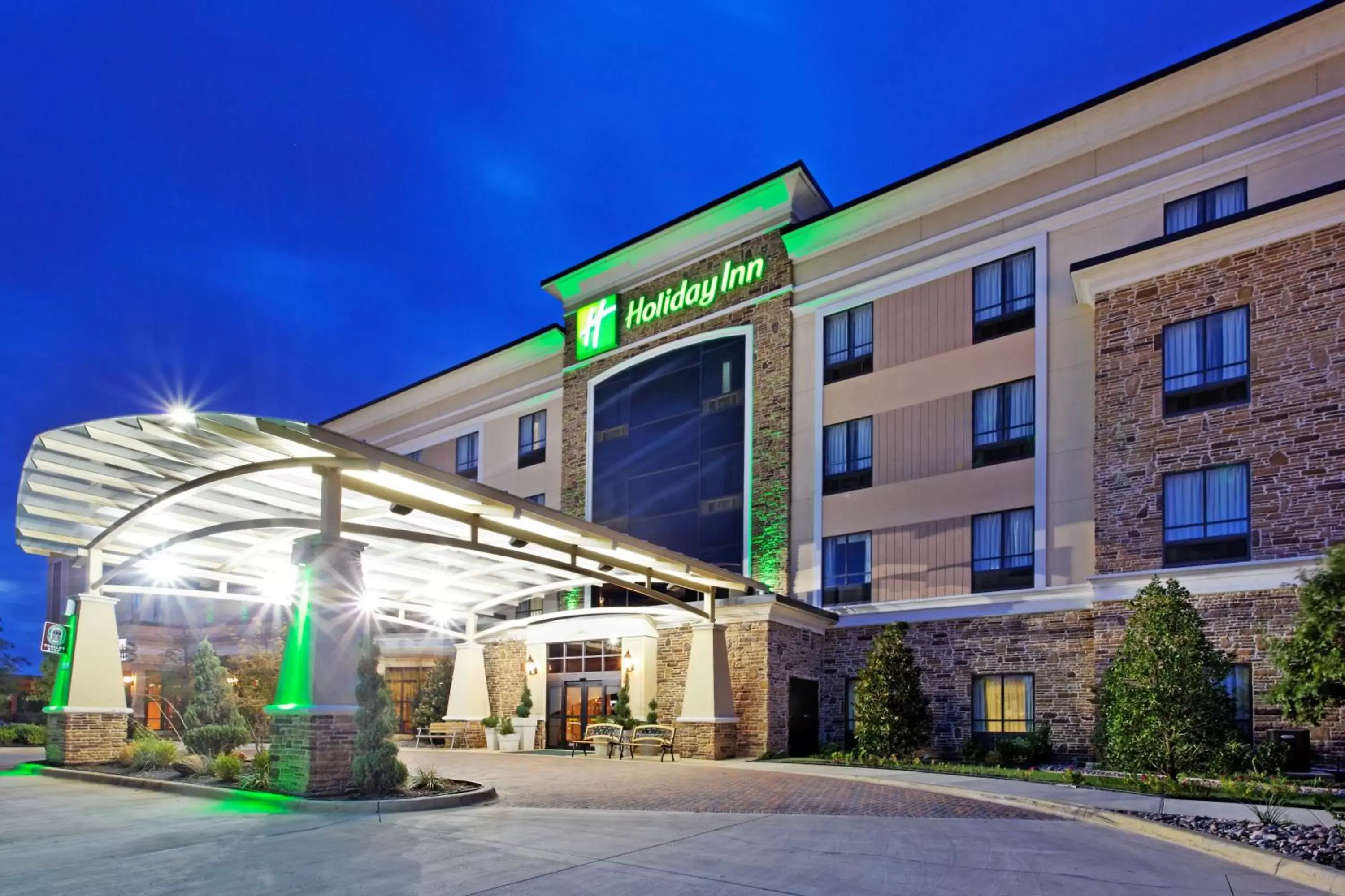 Property building in Holiday Inn Arlington Northeast by IHG Property building in Holiday Inn Arlington Northeast by IHG