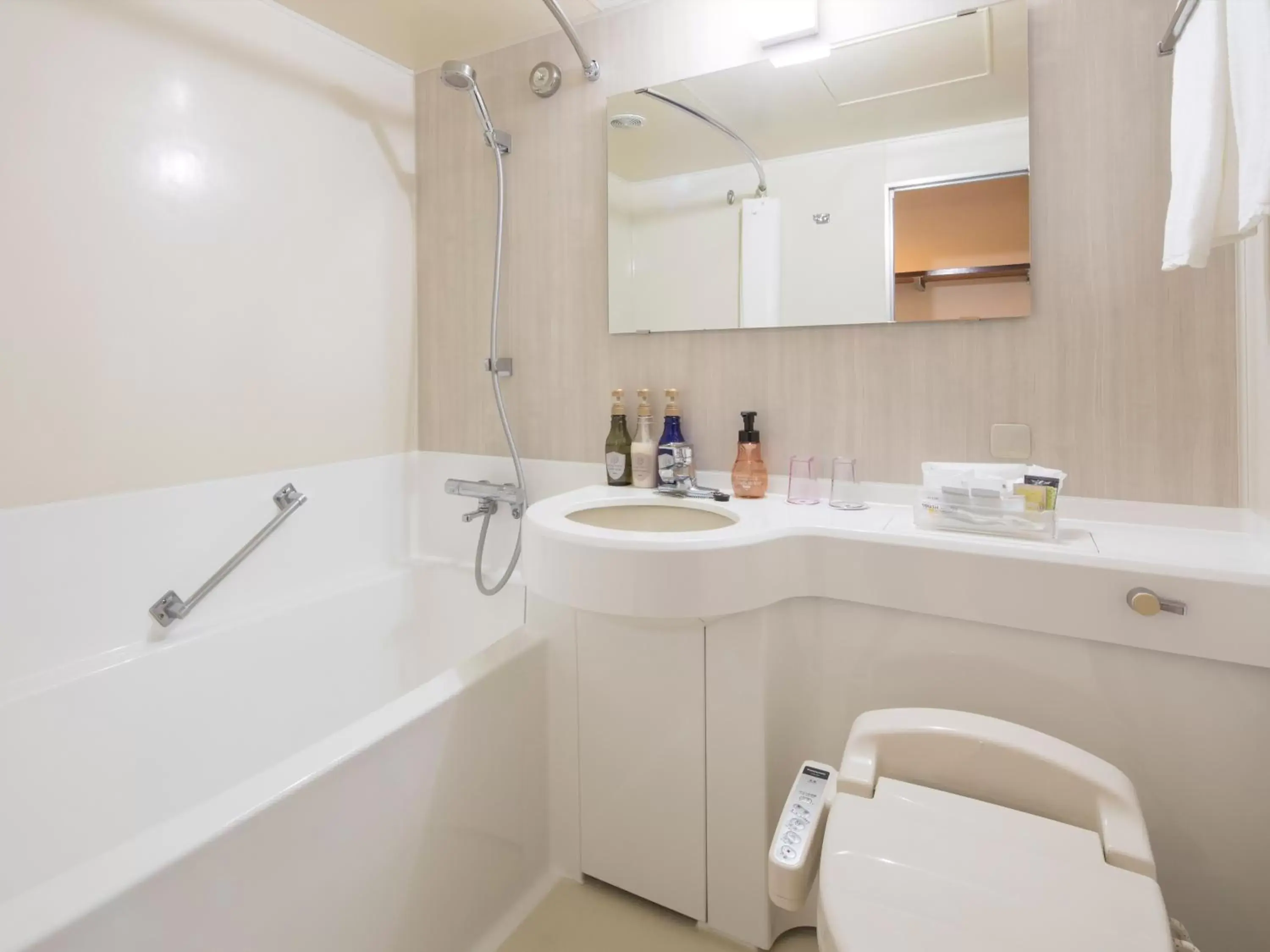 Shower, Bathroom in HOTEL MYSTAYS PREMIER Narita