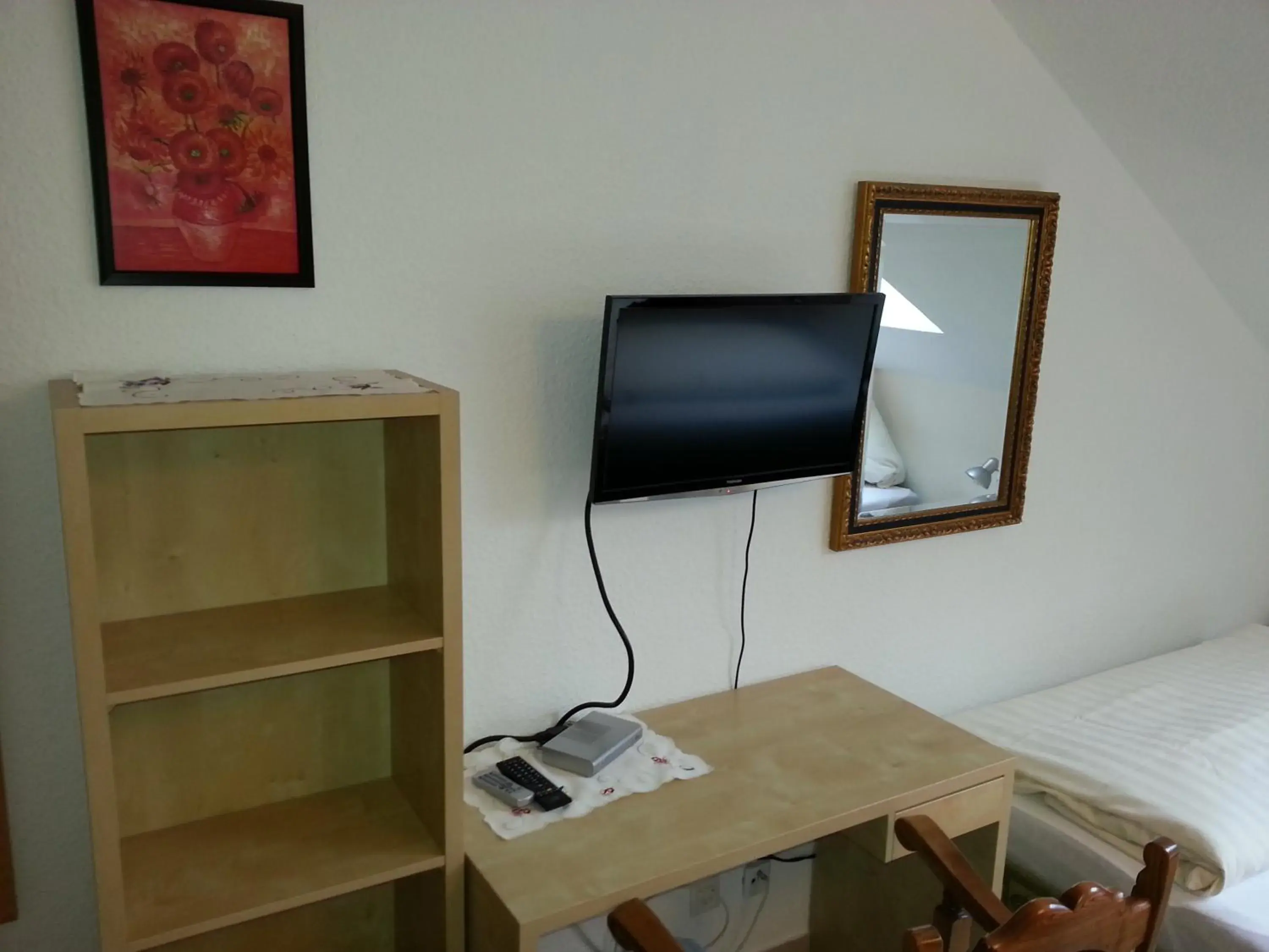 TV and multimedia, TV/Entertainment Center in Hotel Am Kamin