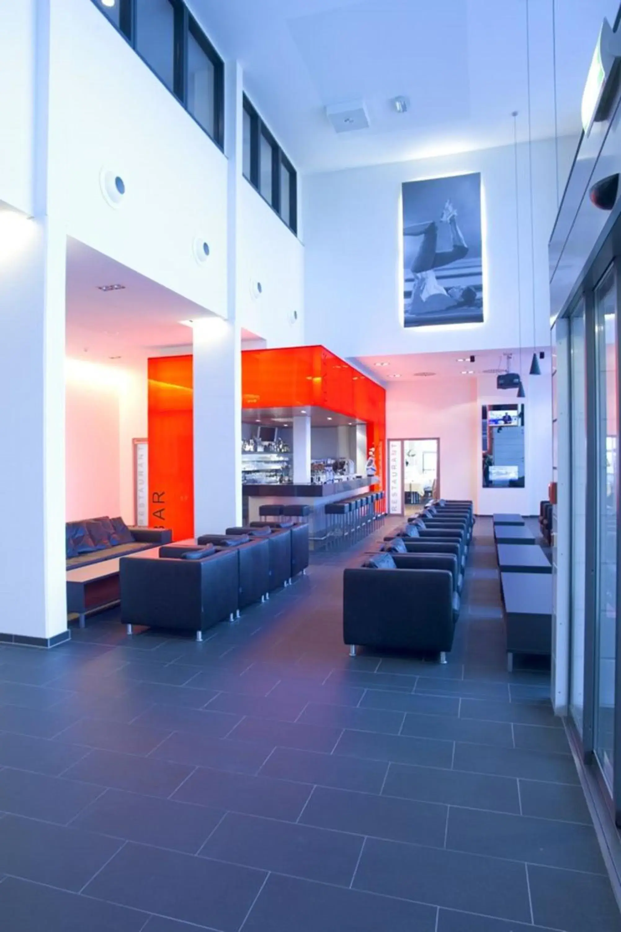 Lounge or bar, Lobby/Reception in Novina Hotel Herzogenaurach Herzo-Base