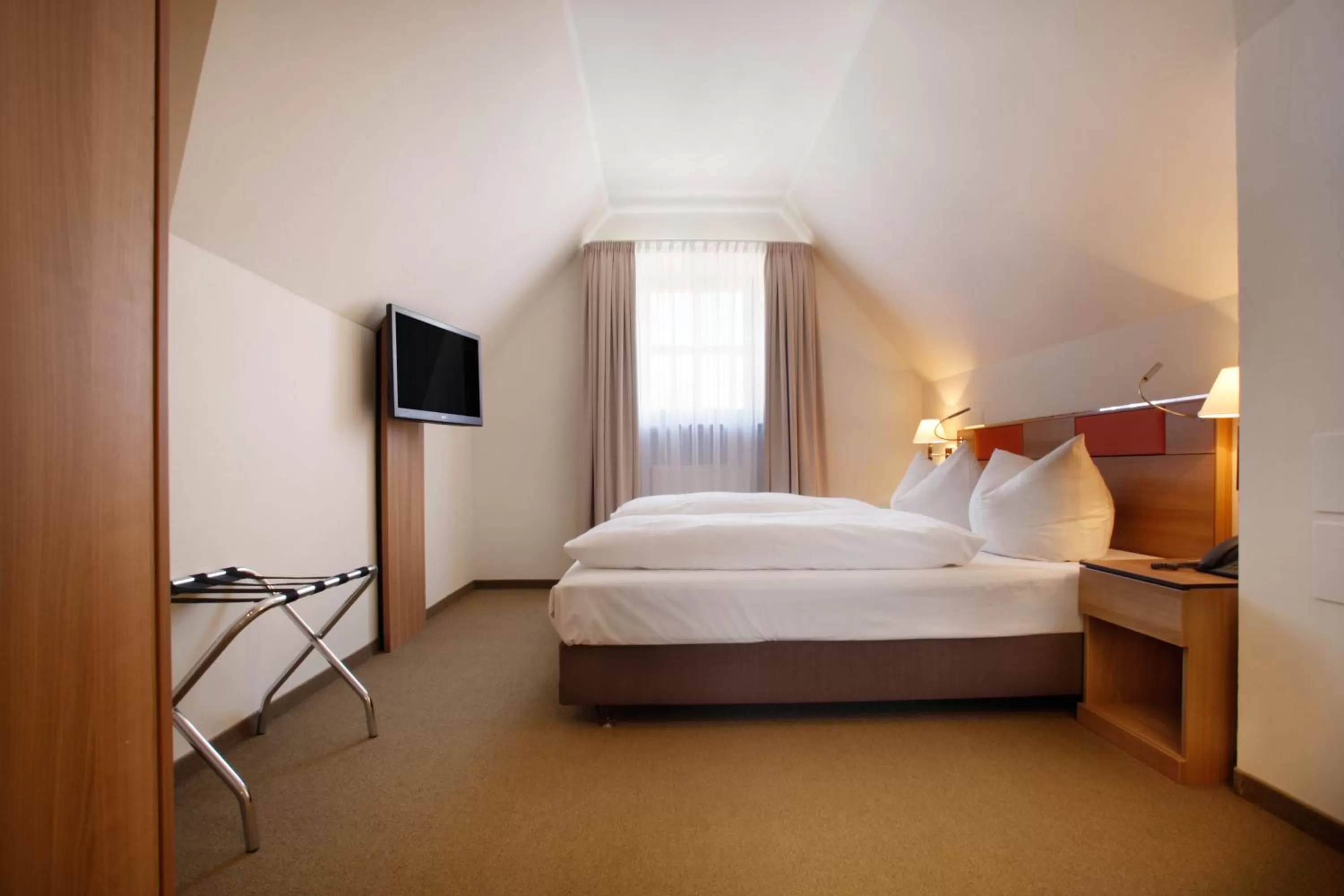 Bedroom, Bed in Hotel am Jakobsmarkt