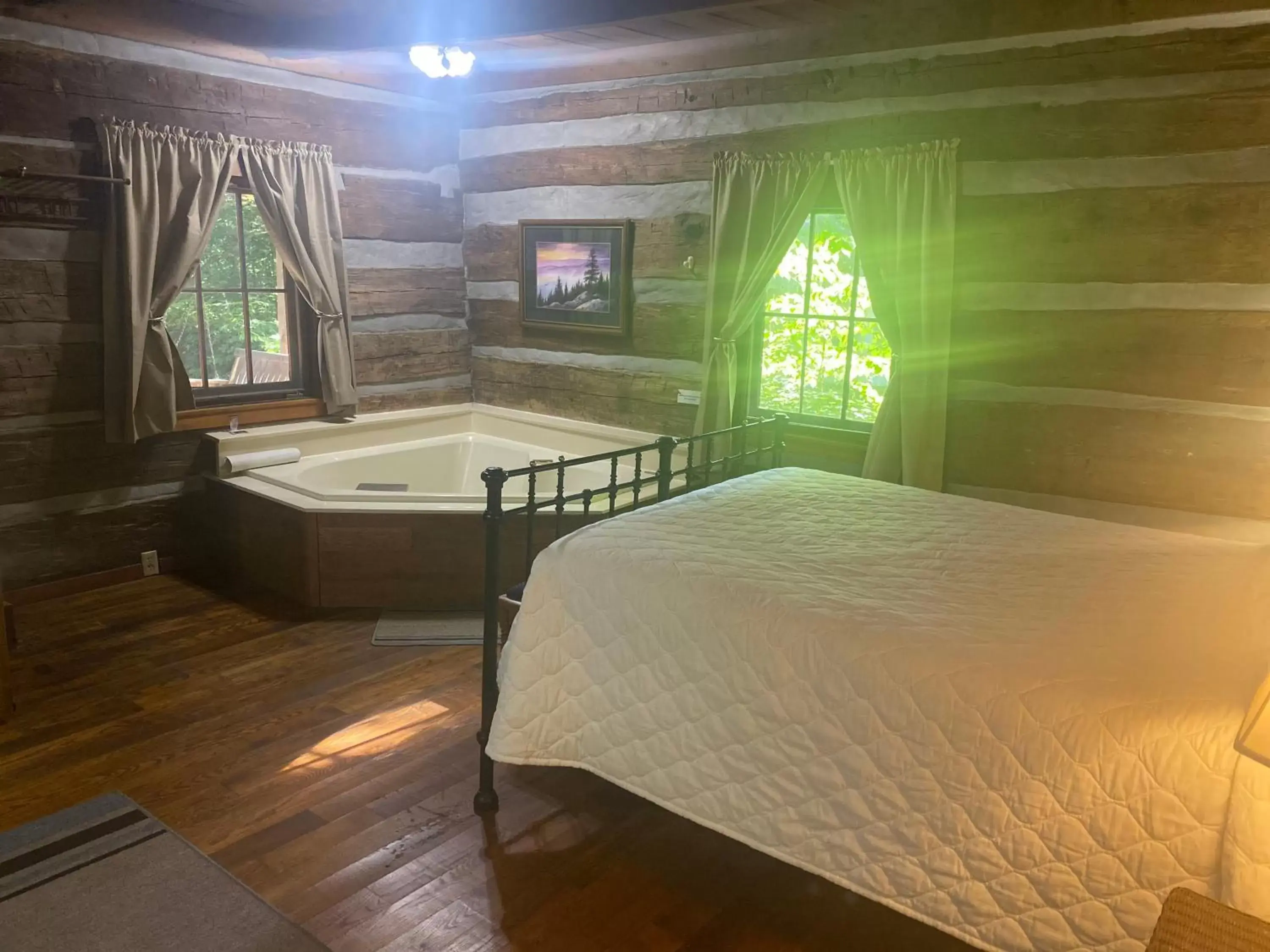 Bedroom, Bed in Carr's Northside Hotel and Cottages