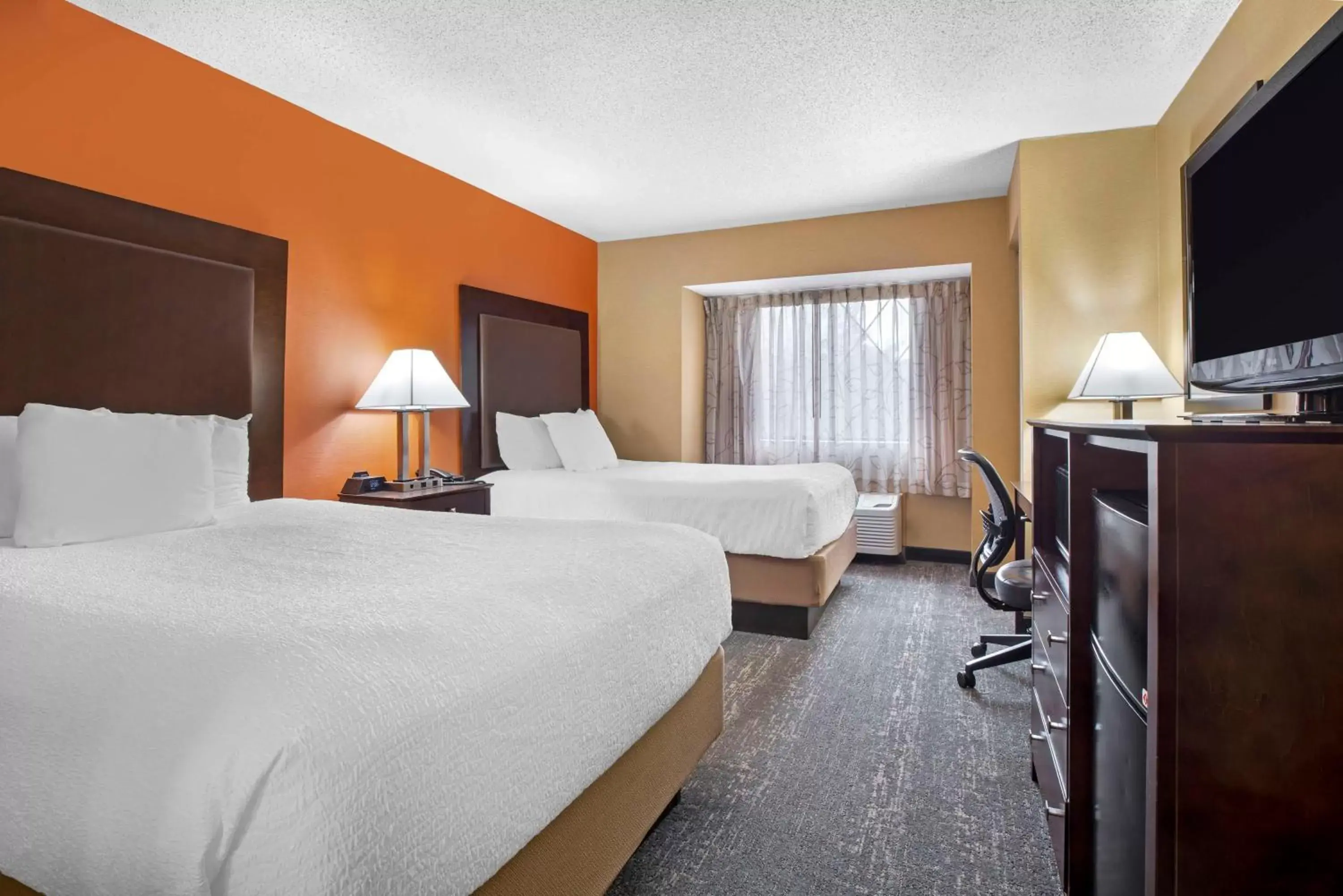 Double Room with Two Double Beds in Best Western Plus The Inn at Sharon/Foxboro Double Room with Two Double Beds in Best Western Plus The Inn at Sharon/Foxboro