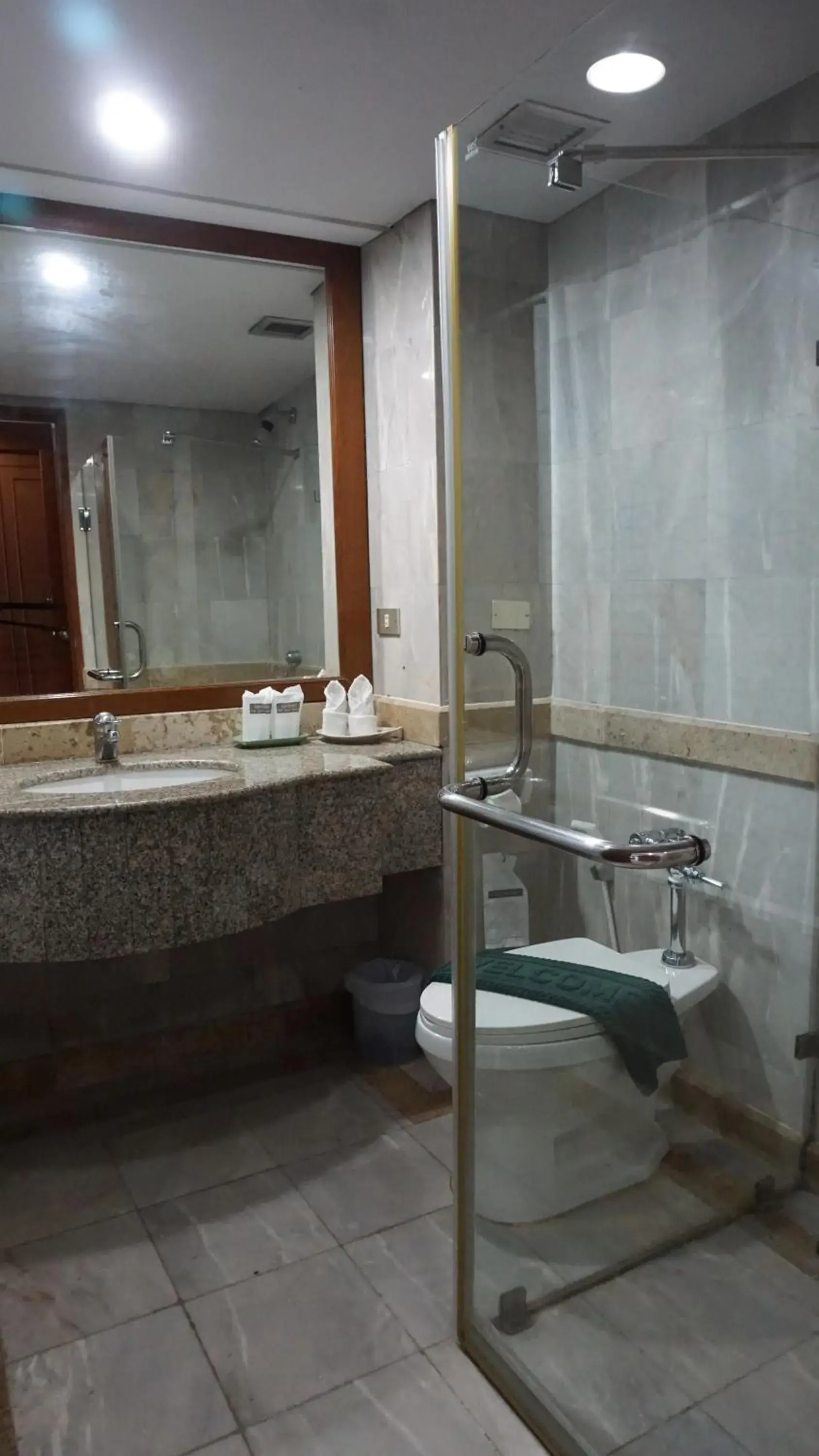 Bathroom in Wattana Park Hotel