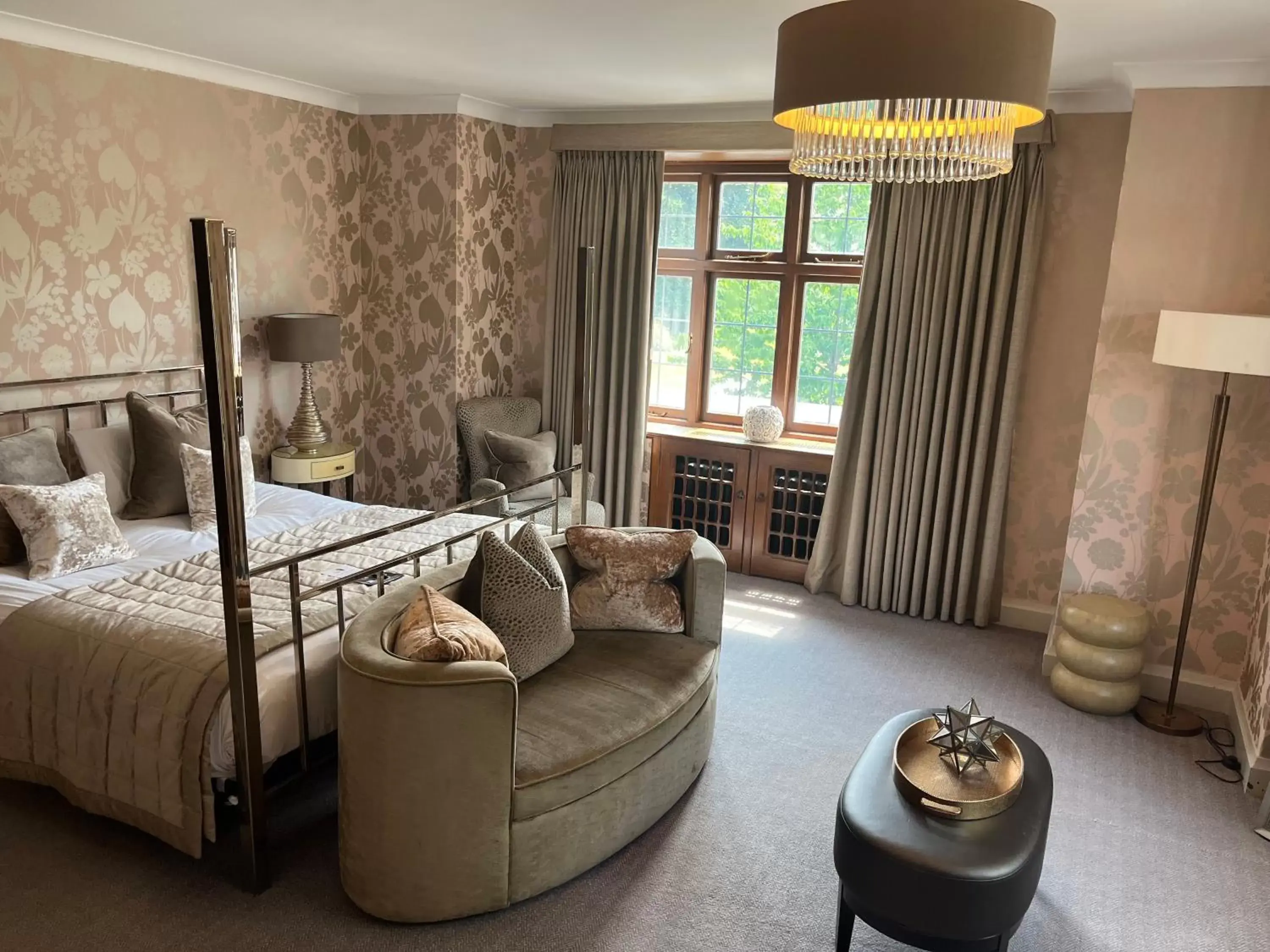 Deluxe Suite - single occupancy in Hogarths Stone Manor Deluxe Suite - single occupancy in Hogarths Stone Manor