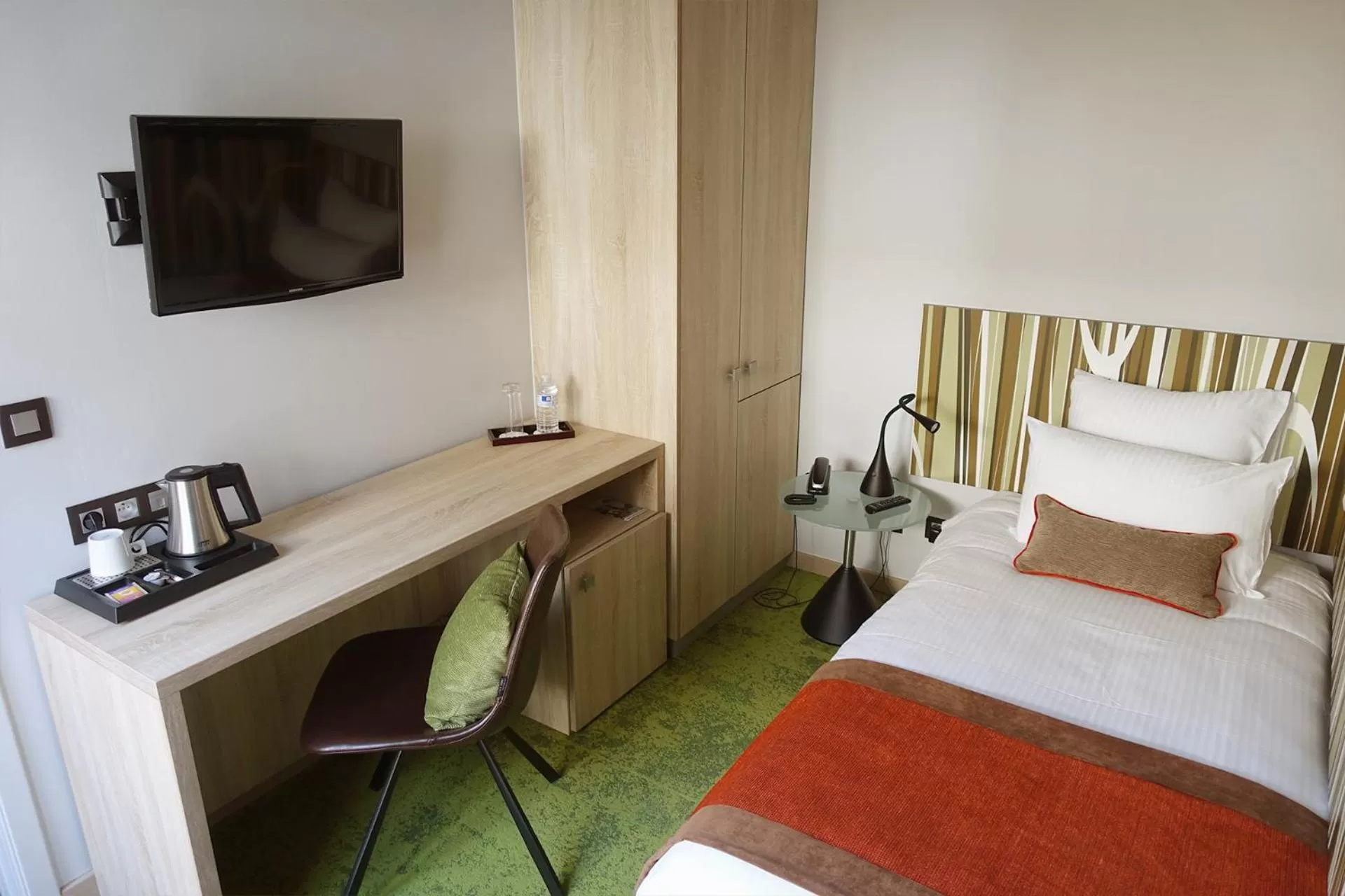 Bed in Hôtel du Parc Ath