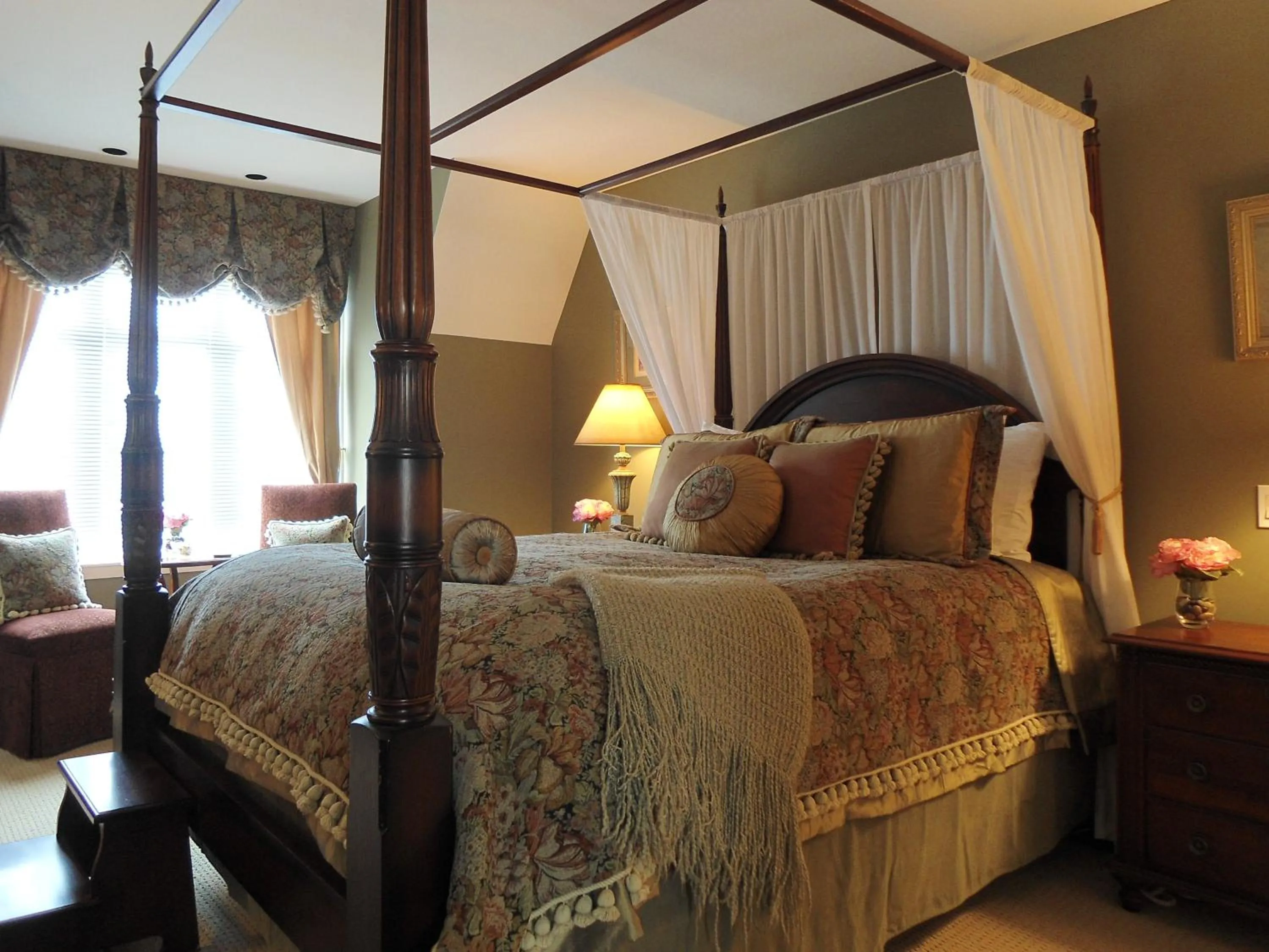 Bed in The Beacon Inn at Sidney