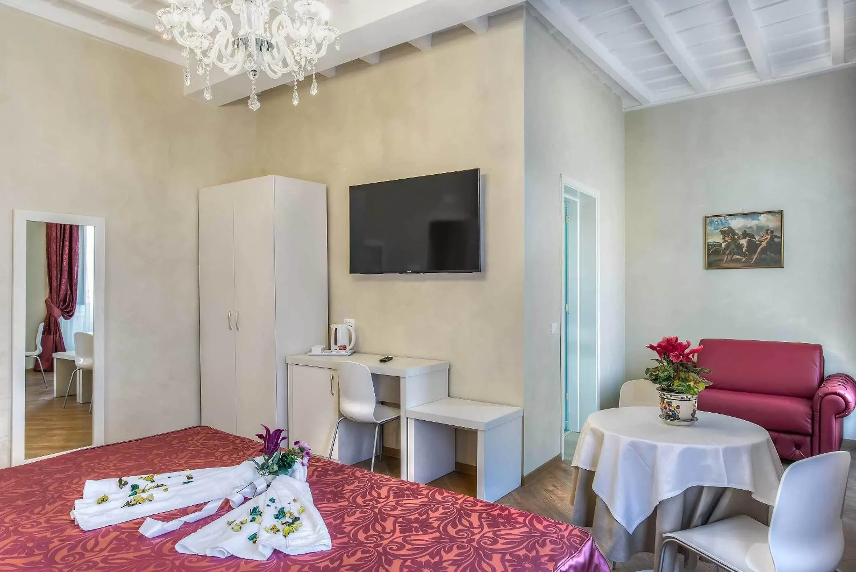 Bedroom, TV/Entertainment Center in Trevi Rome Suite